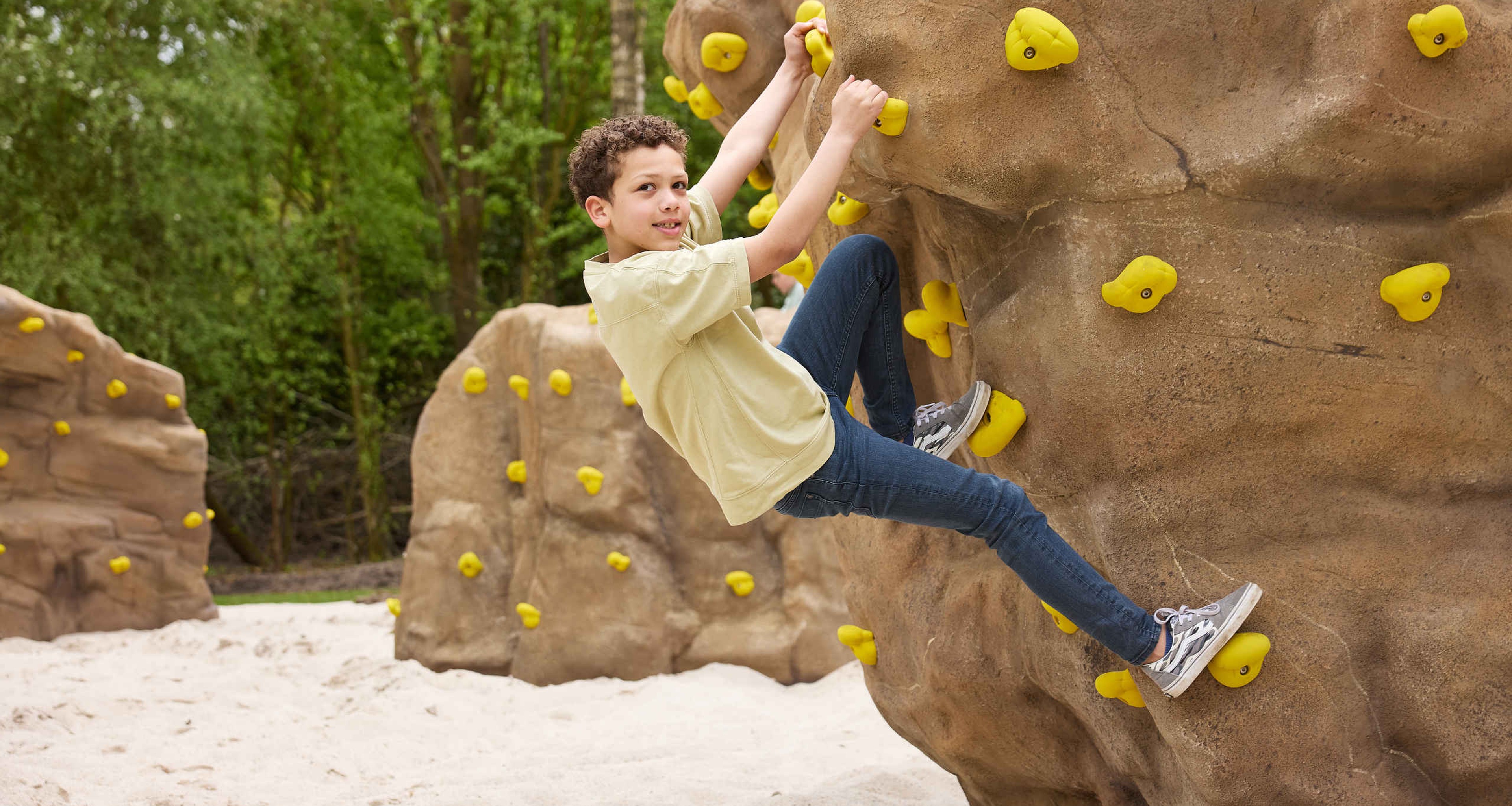 Boulderen jongen klimmen Klimrijk Brabant