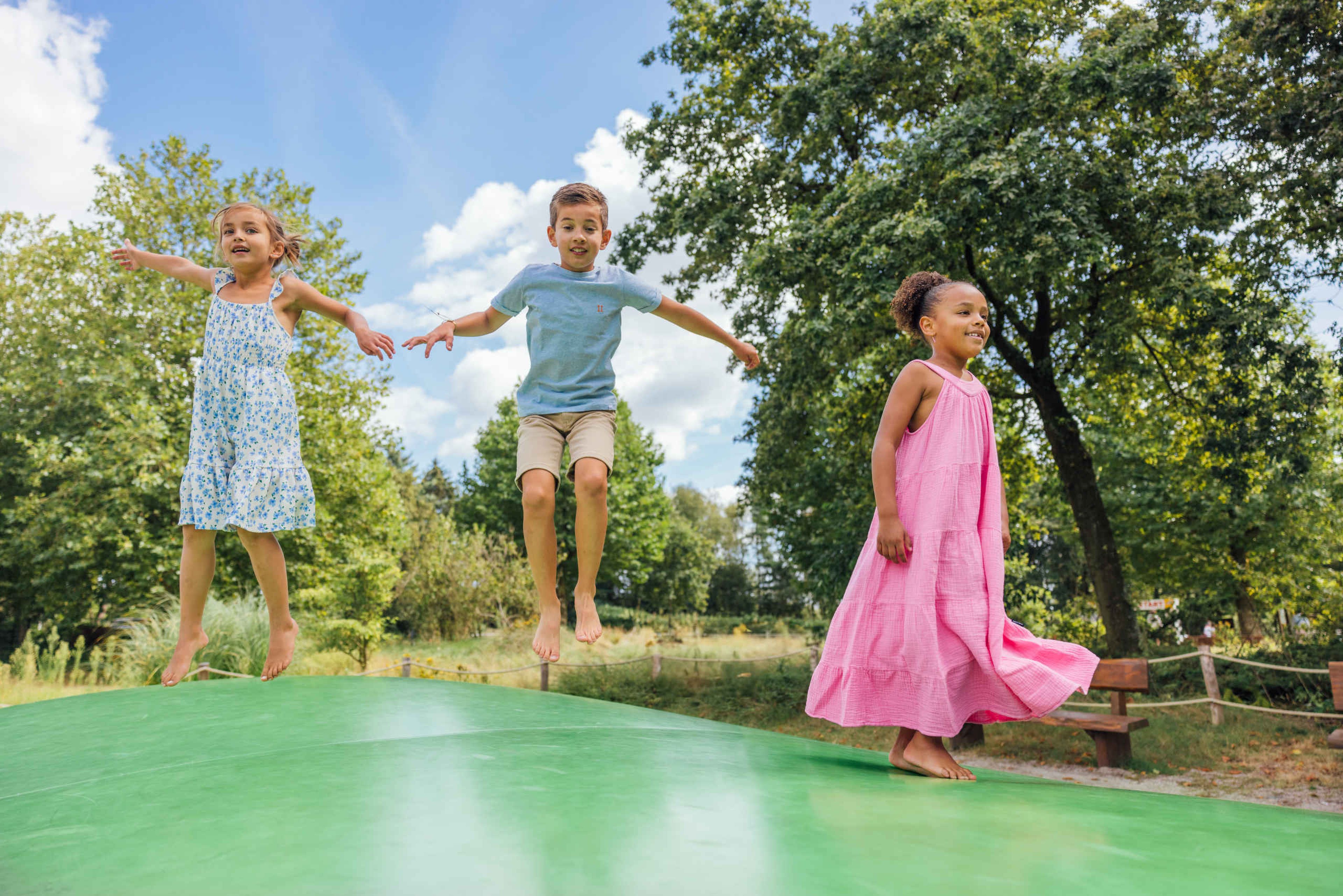 Kinderen op de Air trampoline bij Speelland Beekse Bergen