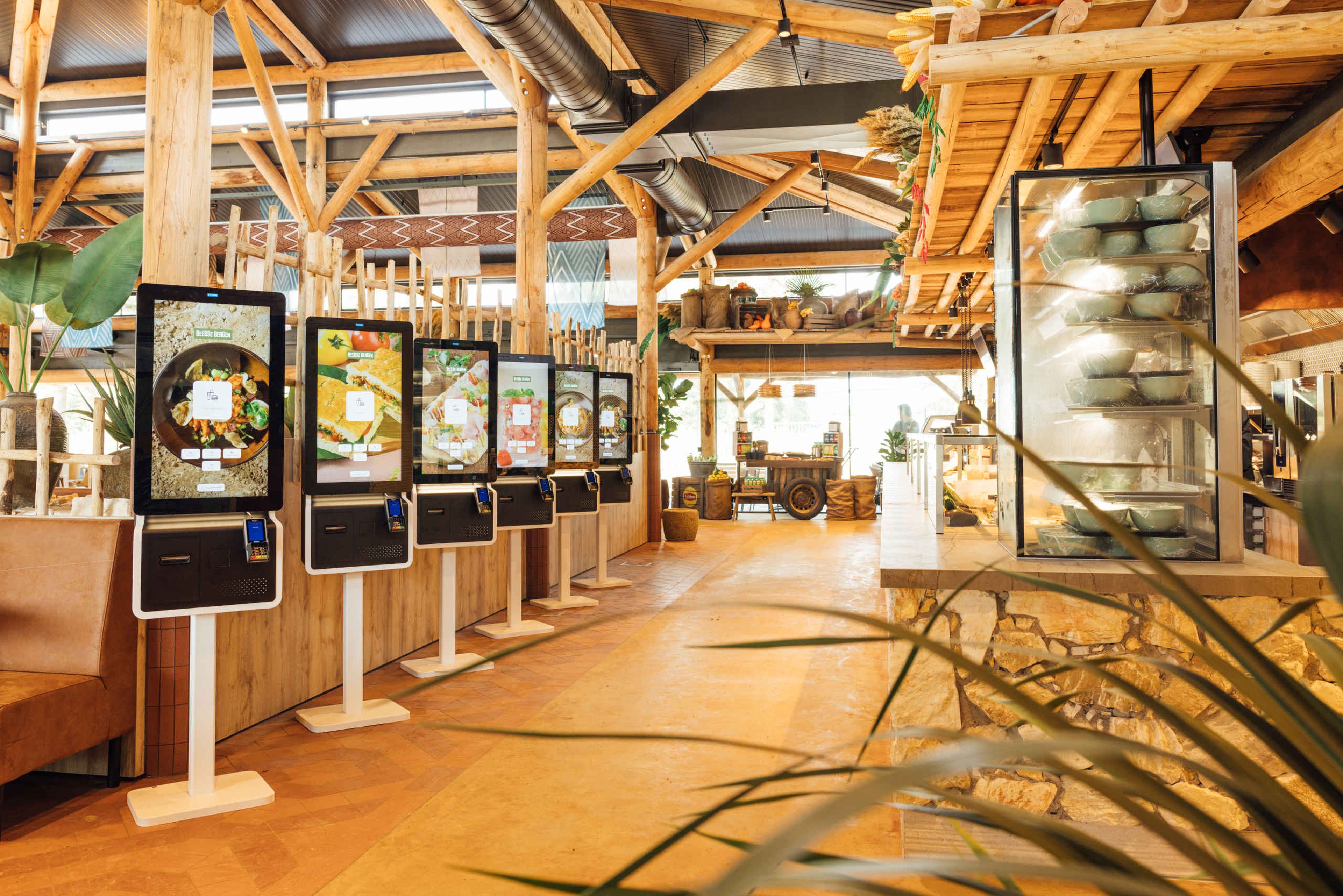 Bestelzuil interieur van restaurant Mugunda in Afrikadorp Safaripark Beekse Bergen
