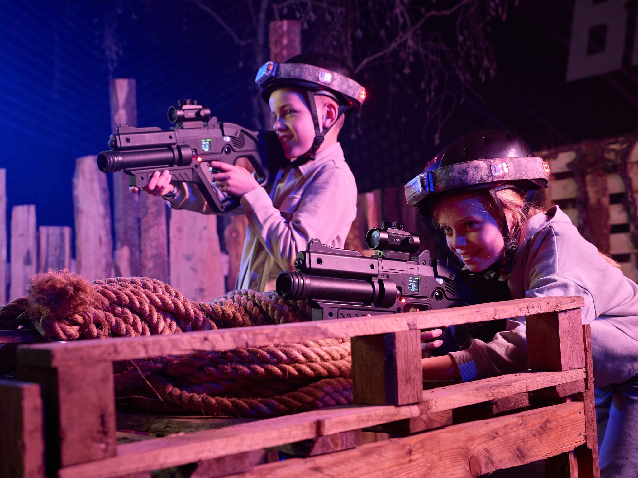Klimrijk indoor lasergamen kinderen verstoppen