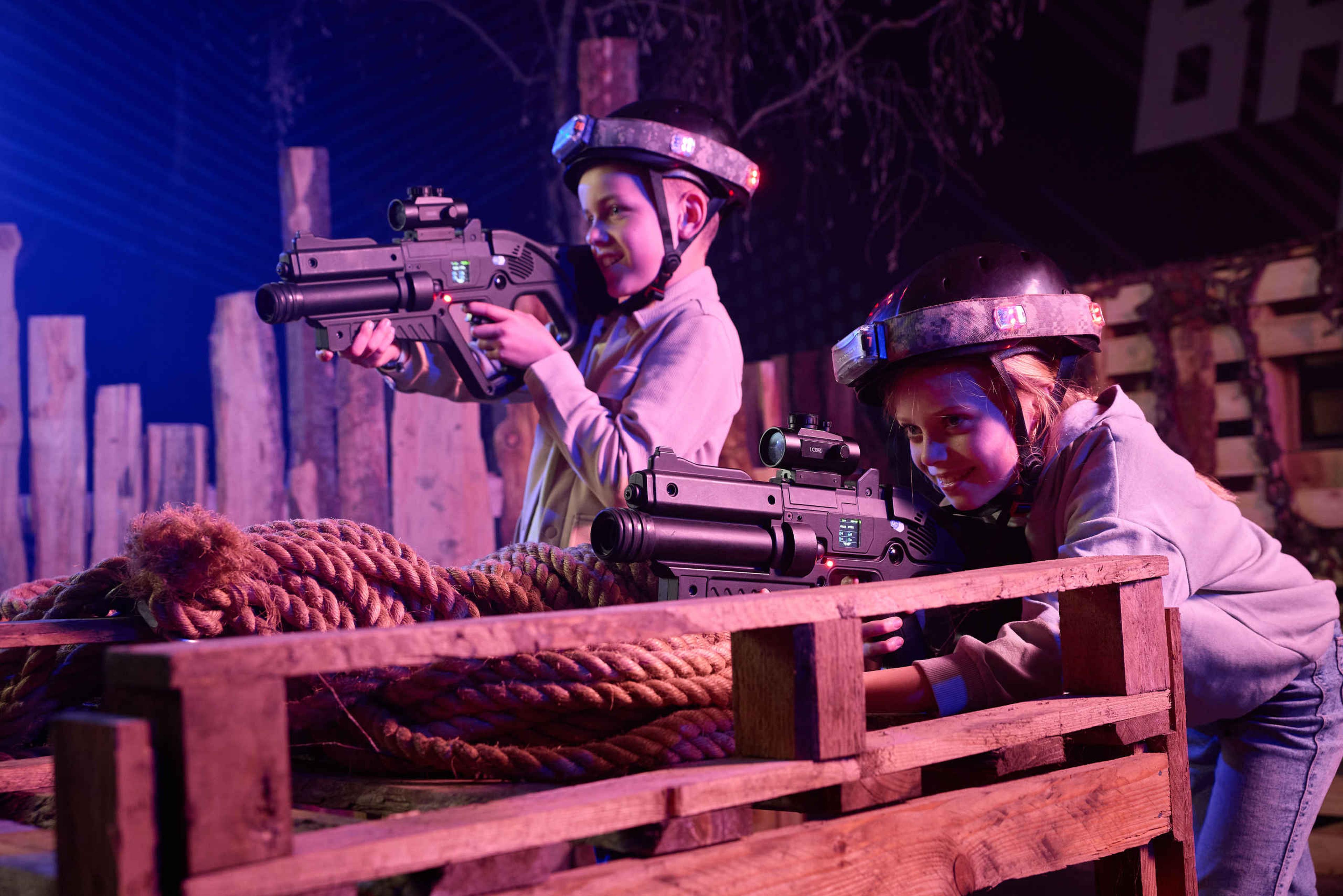 Klimrijk indoor lasergamen kinderen verstoppen