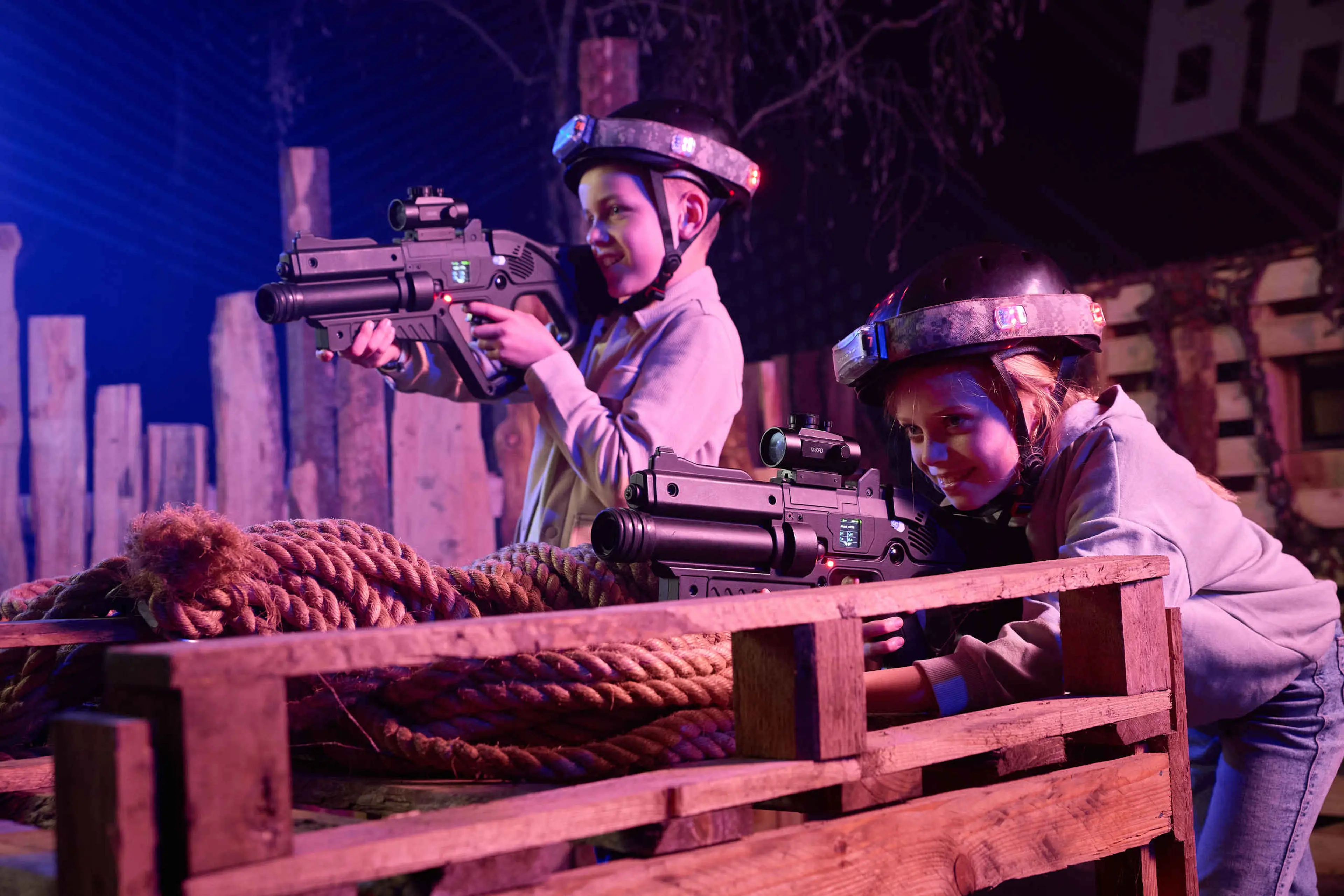 Klimrijk indoor lasergamen kinderen verstoppen