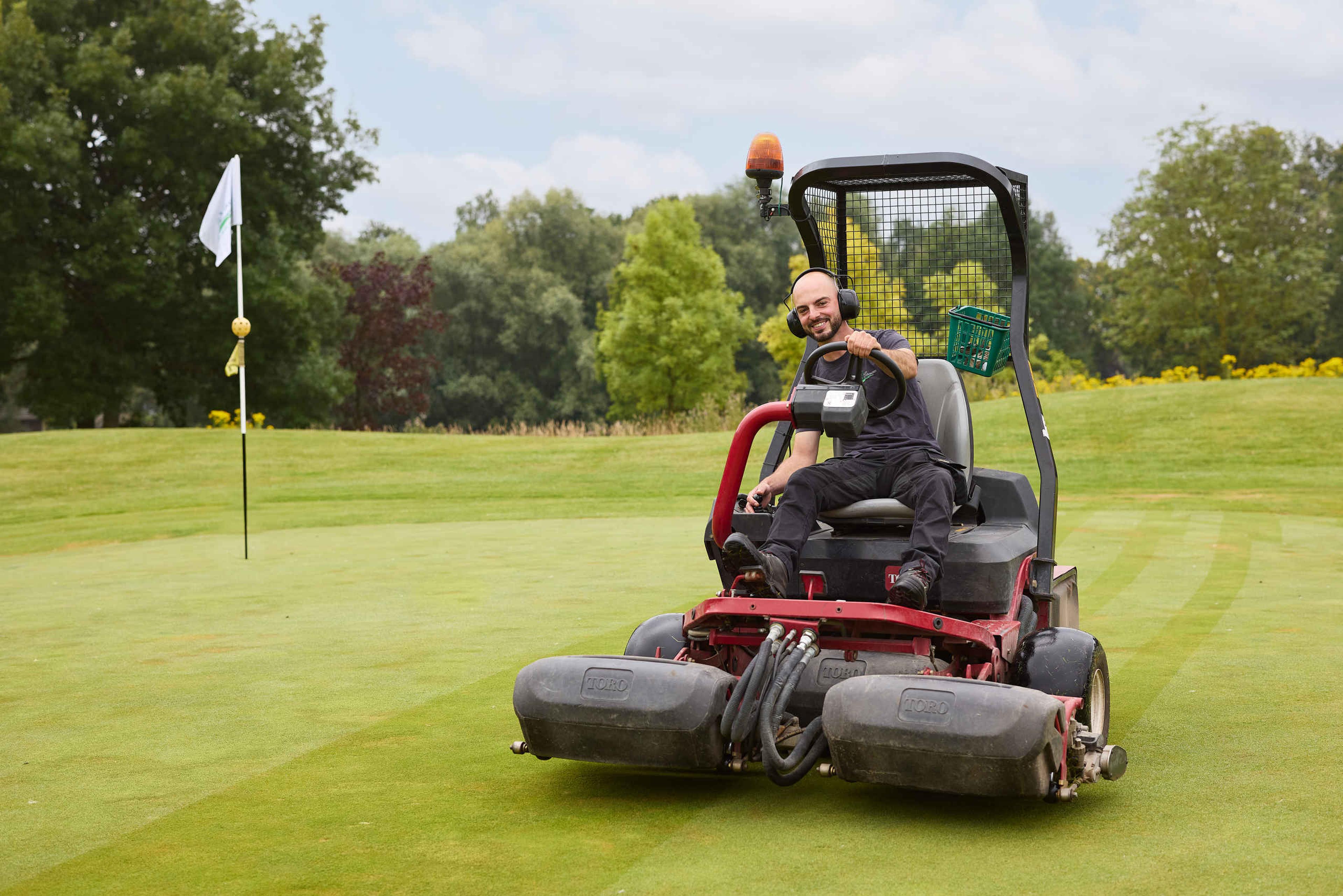 Medewerker groenvoorziening bij Golf de Gulbergen