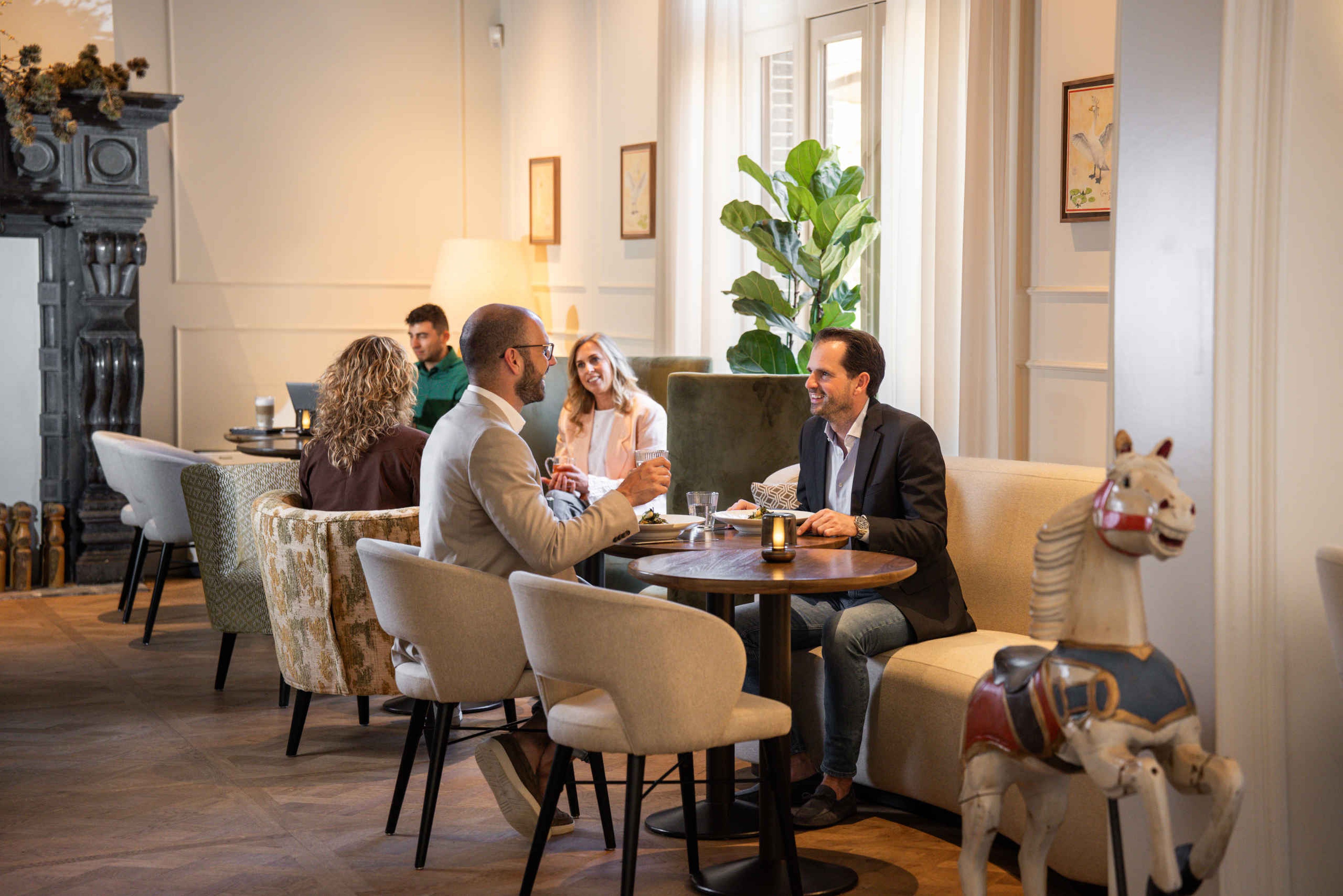 Zakelijk vergaderen in De Hofkamer in Kasteel Steenenburg