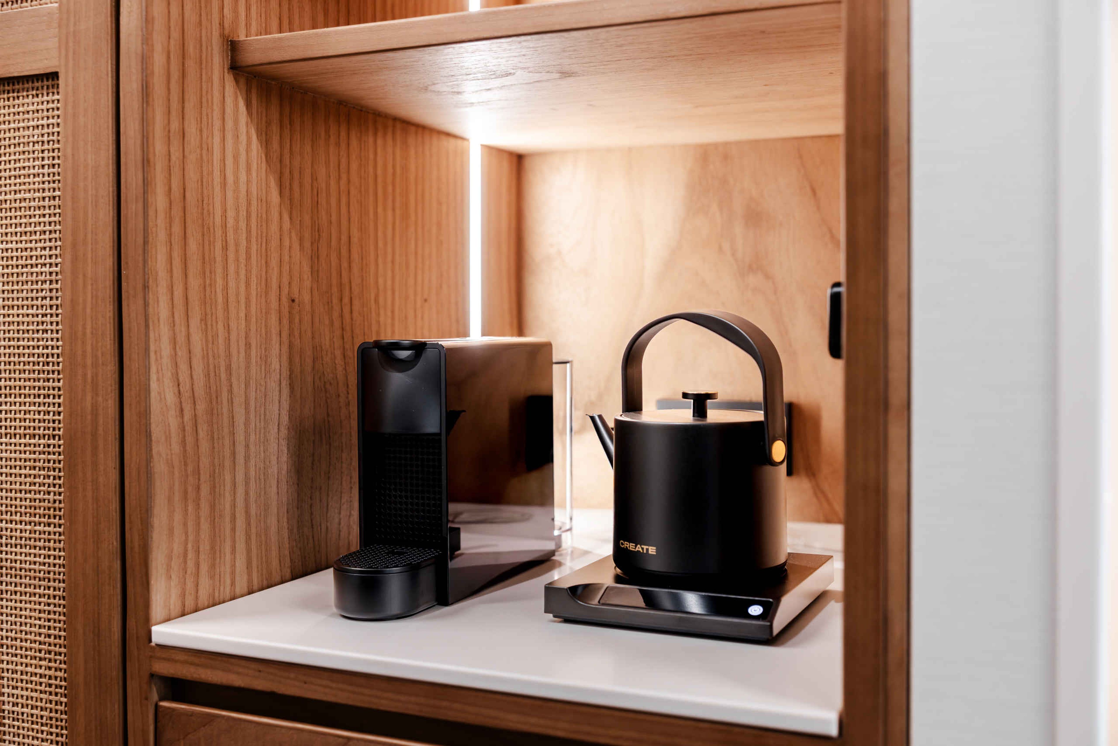 Koffie en thee op de hotelkamers van Kasteel Steenenburg