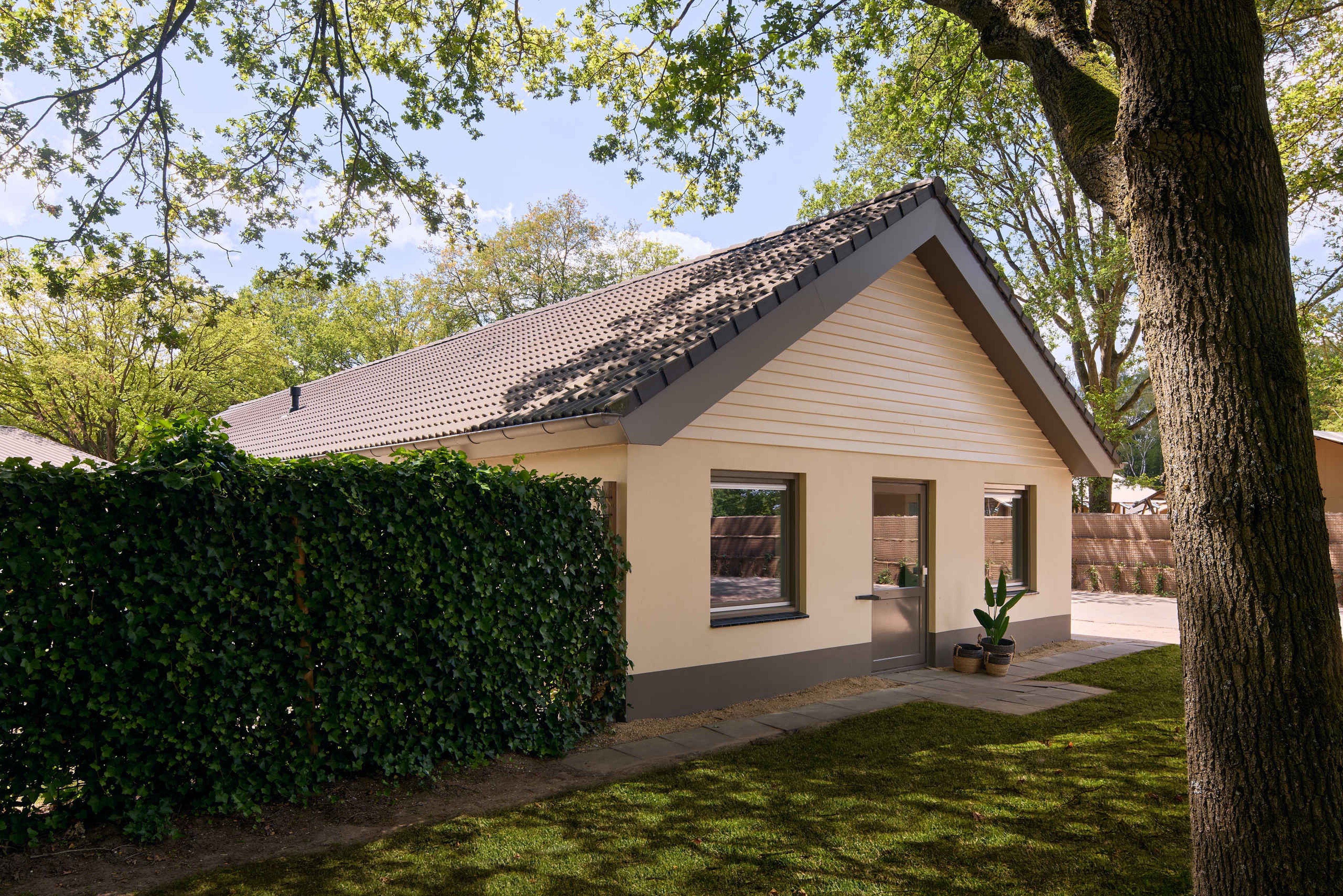 Aanzicht van de Groepsjungalow Plus op Lake Resort Beekse Bergen
