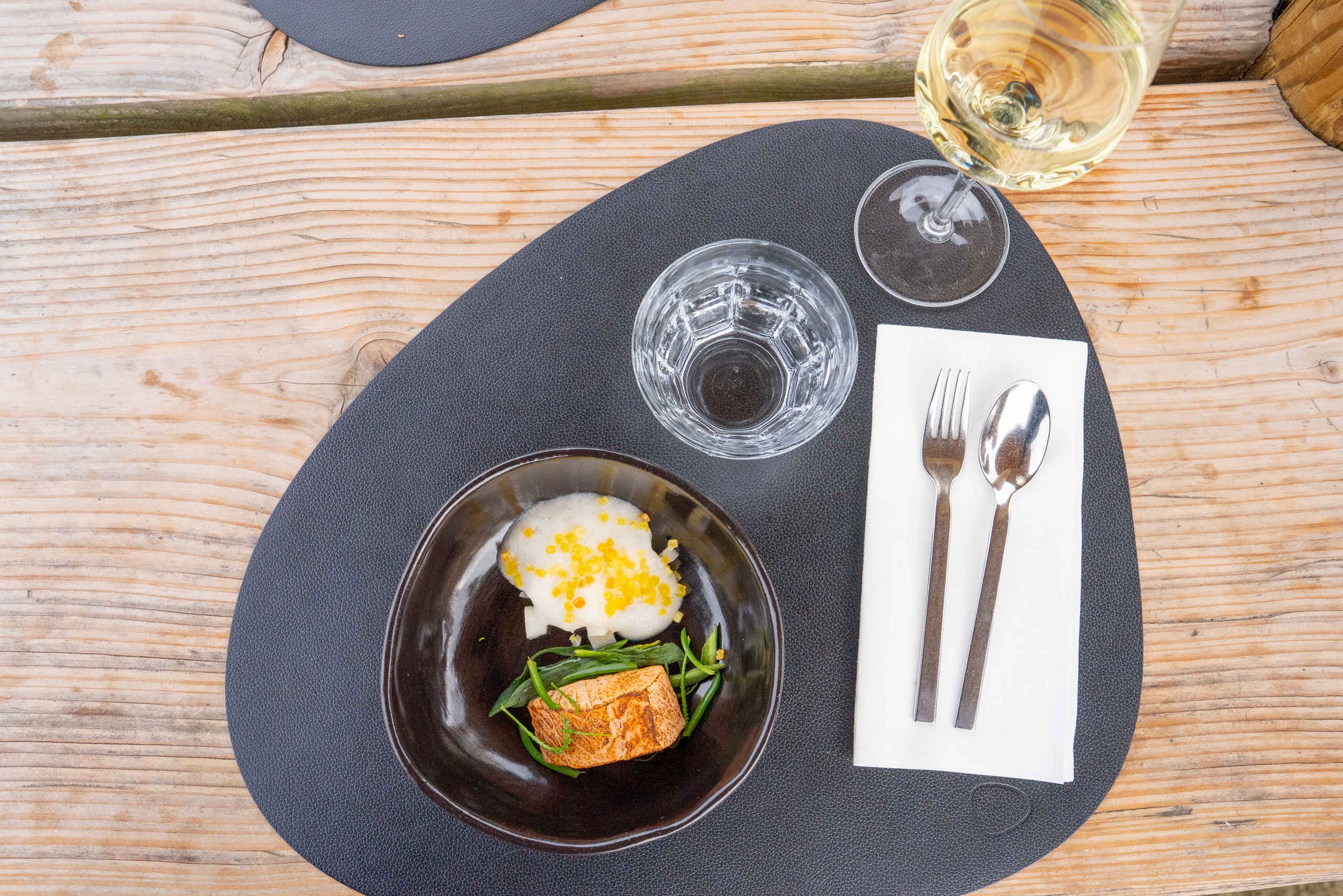 Een bovenaanzicht van een volledige gang tijdens Dinner at the Zoo in ZooParc Overloon