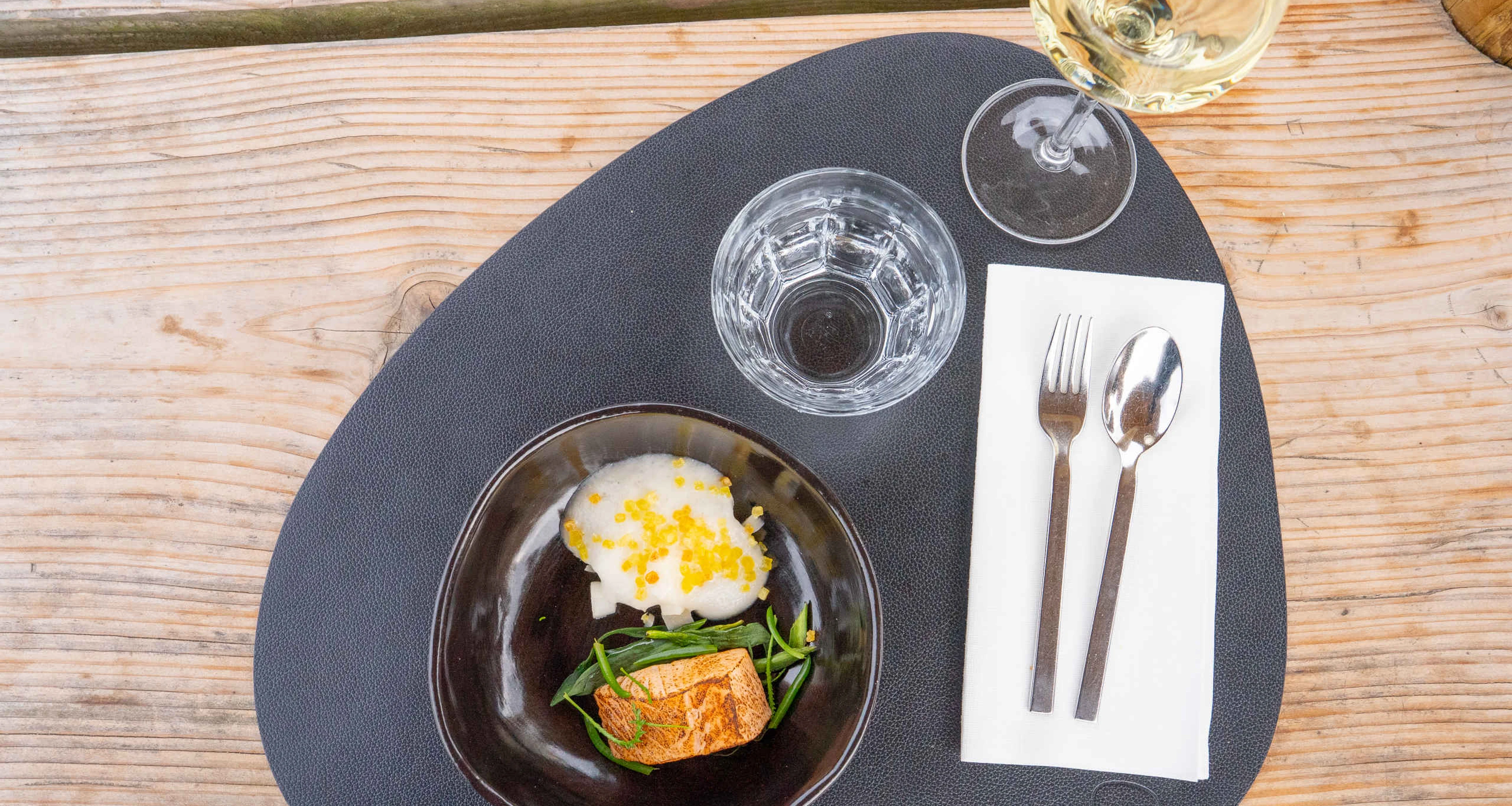 Een bovenaanzicht van een volledige gang tijdens Dinner at the Zoo in ZooParc Overloon