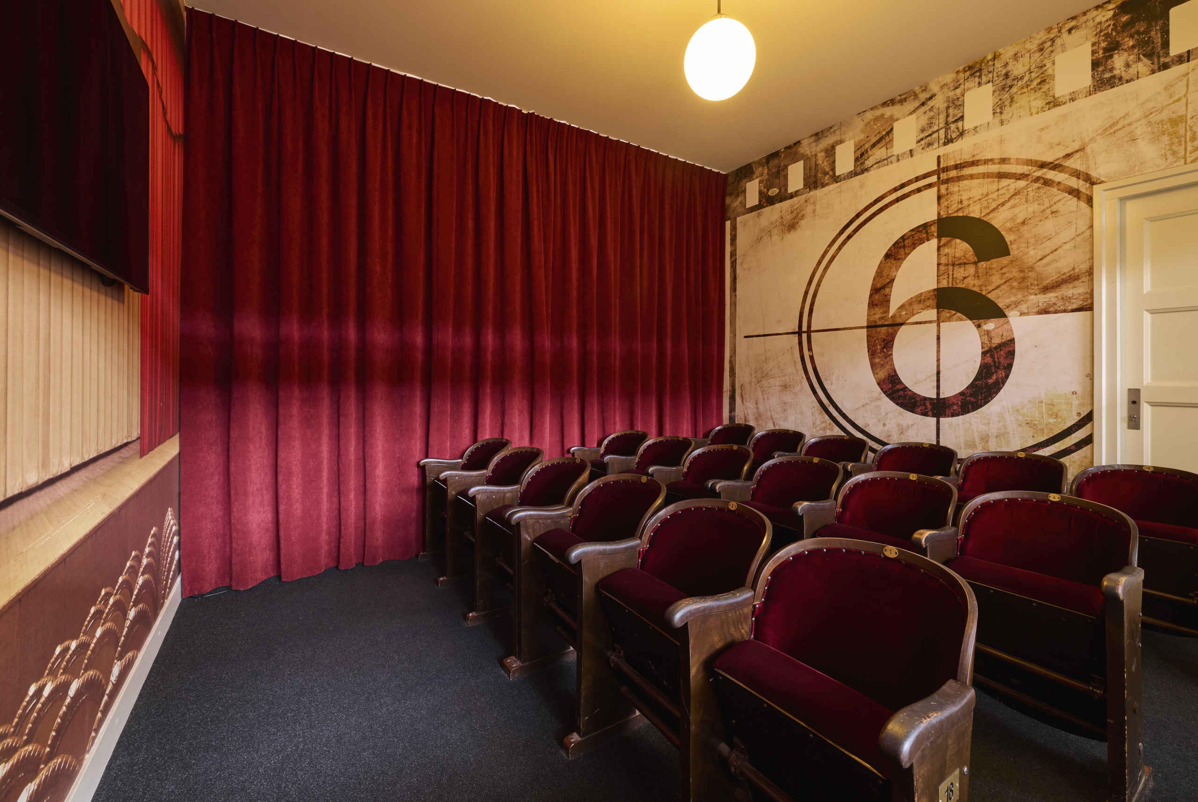 De mini bioscoop van Luchtvaartmuseum Aviodrome