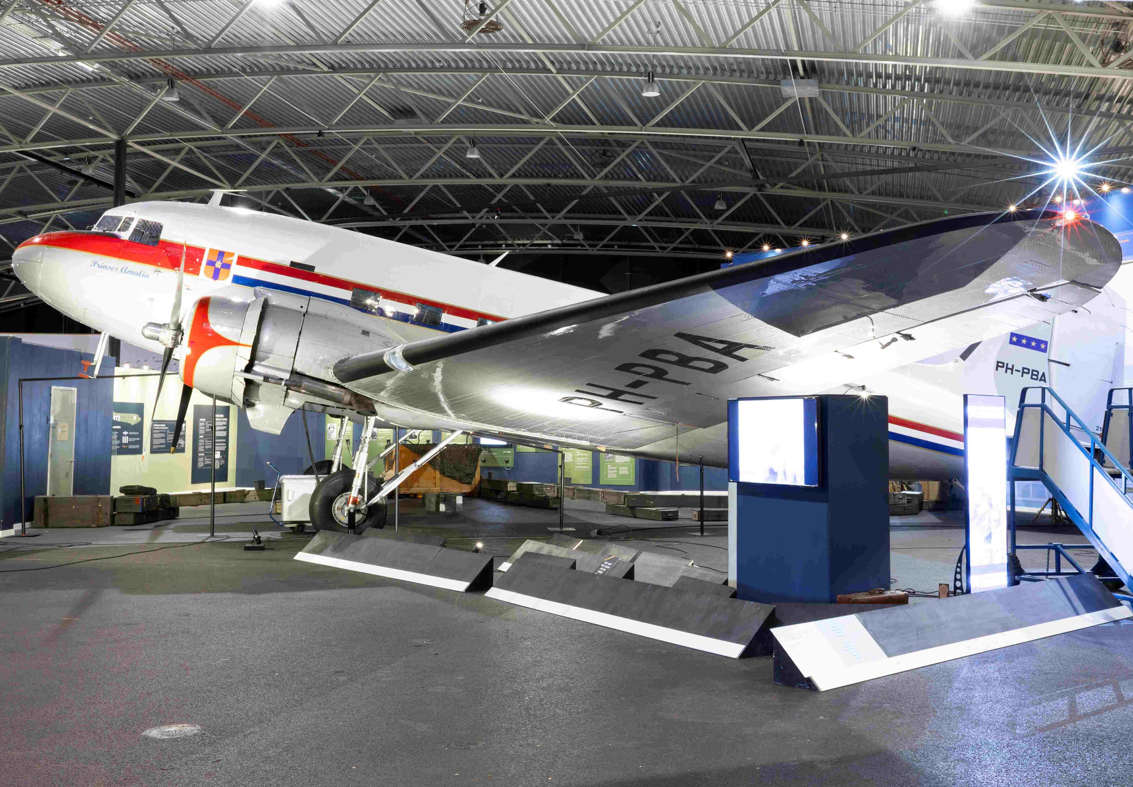 De Douglas DC-3 Prinses Amalia in Luchtvaartmuseum Aviodrome