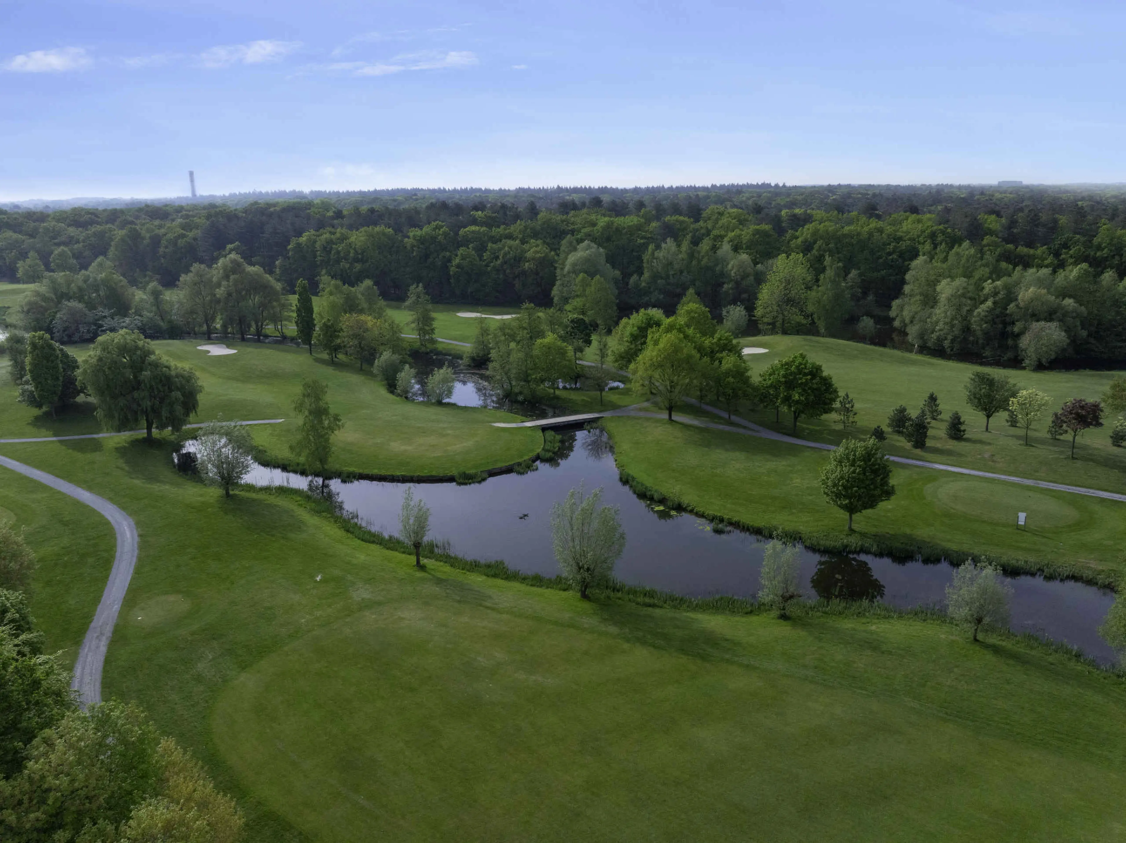 Een uitzicht over de Libellenbaan hole 15, 16 en 17 bij Golf De Gulbergen
