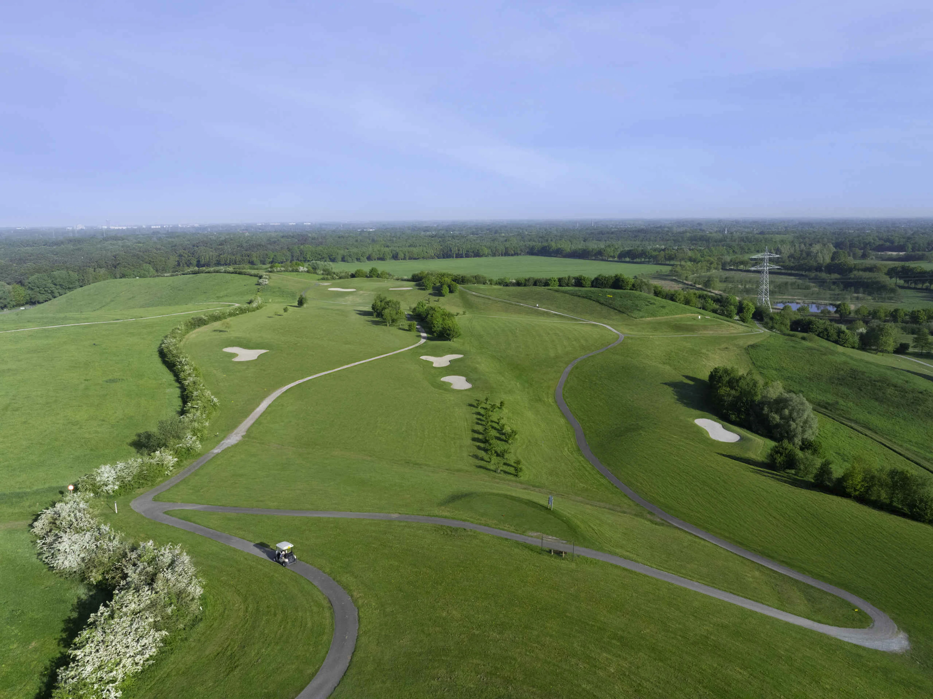 Een uitzicht over de Sprookjesbaan hole 2 en 3 bij Golf De Gulbergen