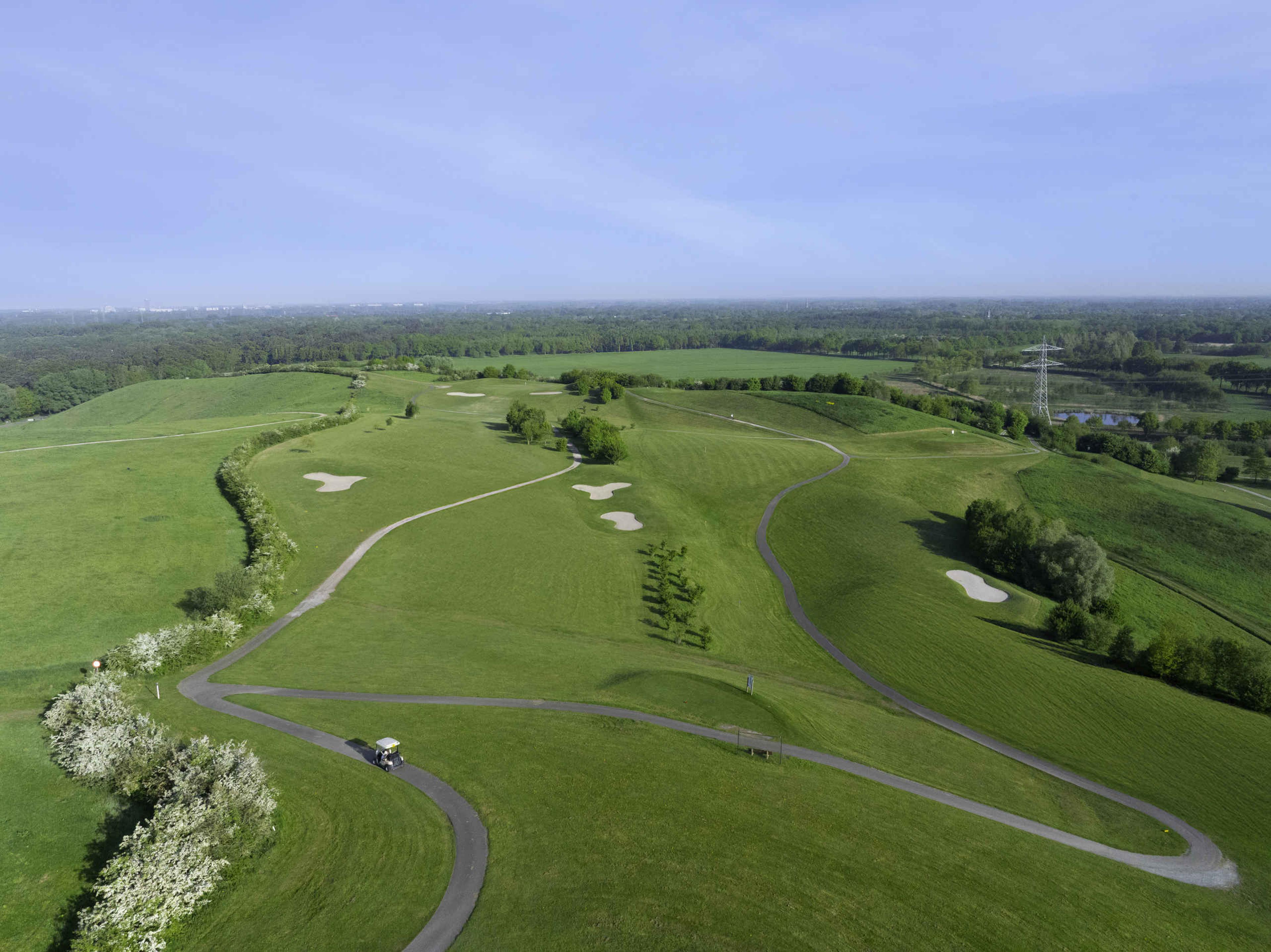 Een uitzicht over de Sprookjesbaan hole 2 en 3 bij Golf De Gulbergen