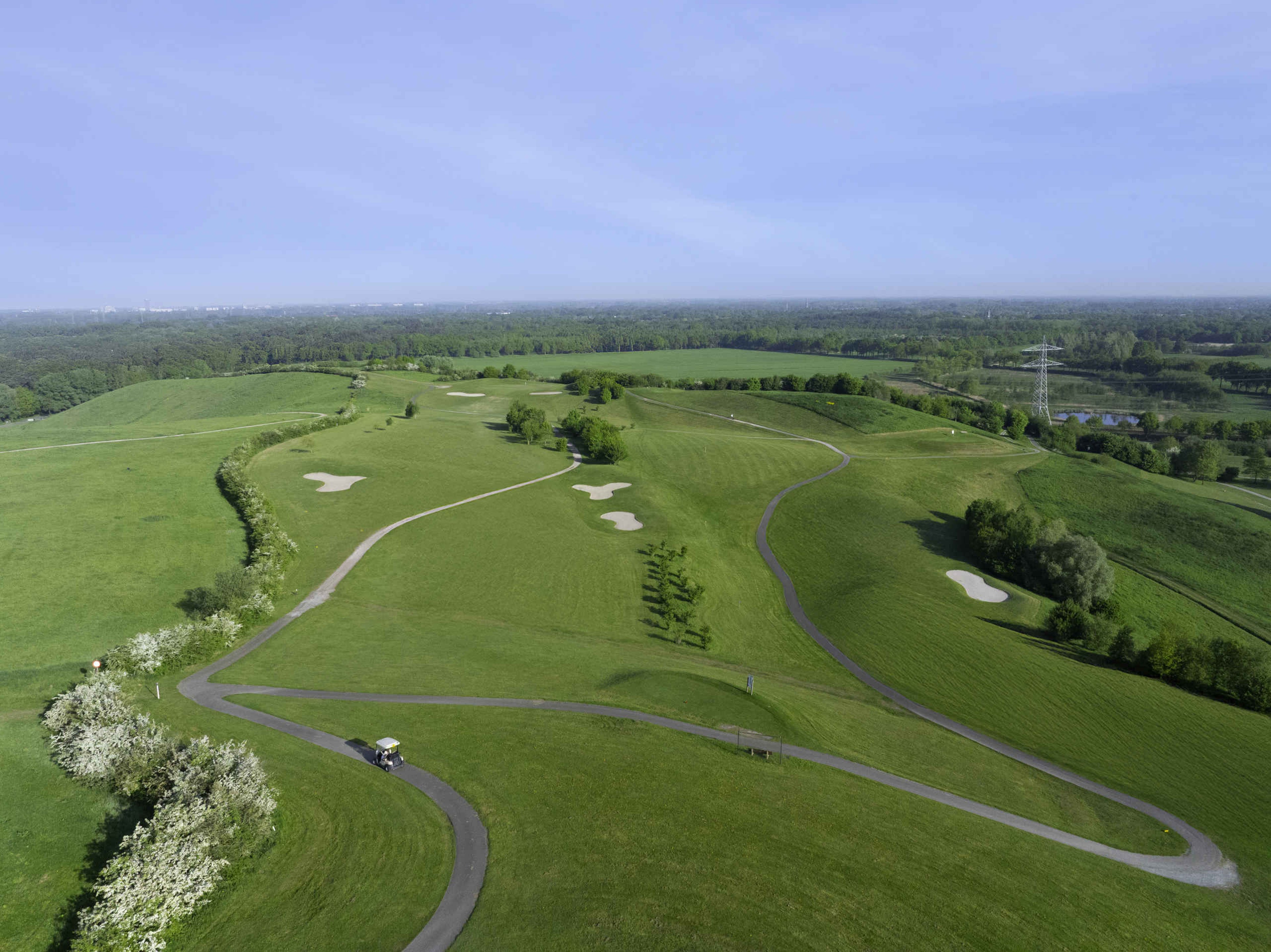 Een uitzicht over de Sprookjesbaan hole 2 en 3 bij Golf De Gulbergen