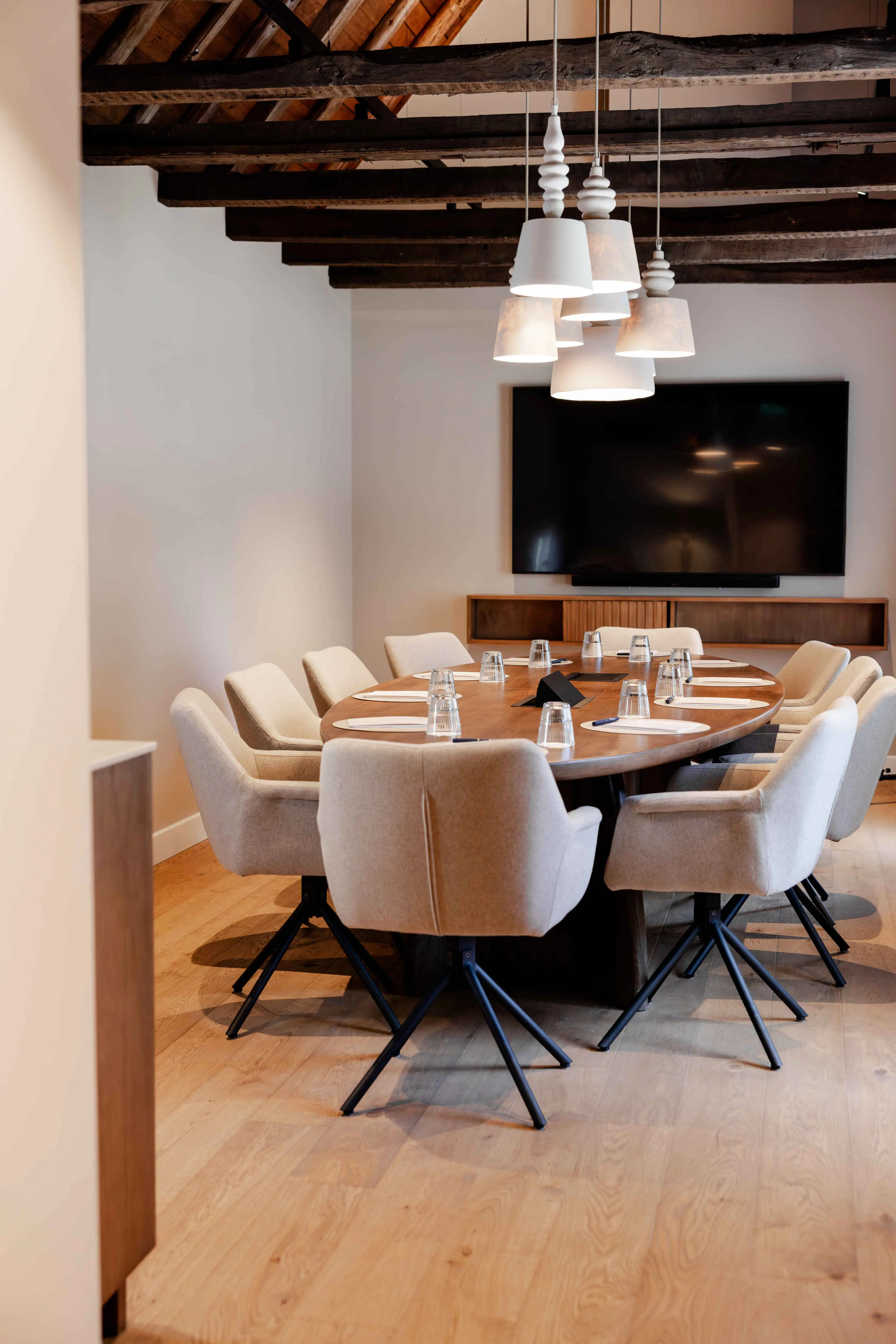 Doorkijk in vergaderruimte in Salon 5 in Kasteel Steenenburg