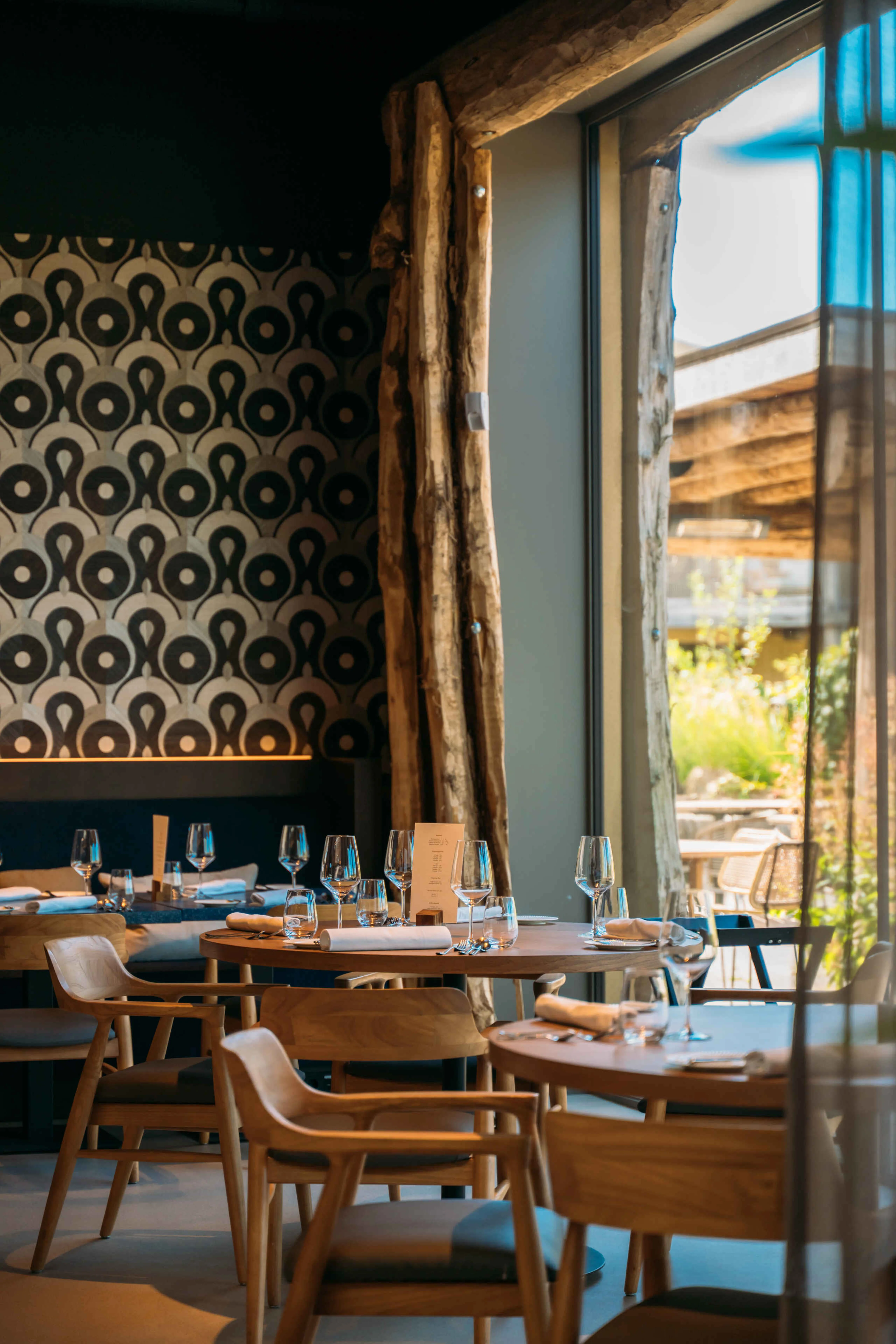 Het interieur van Bar & Restaurant Nommos.