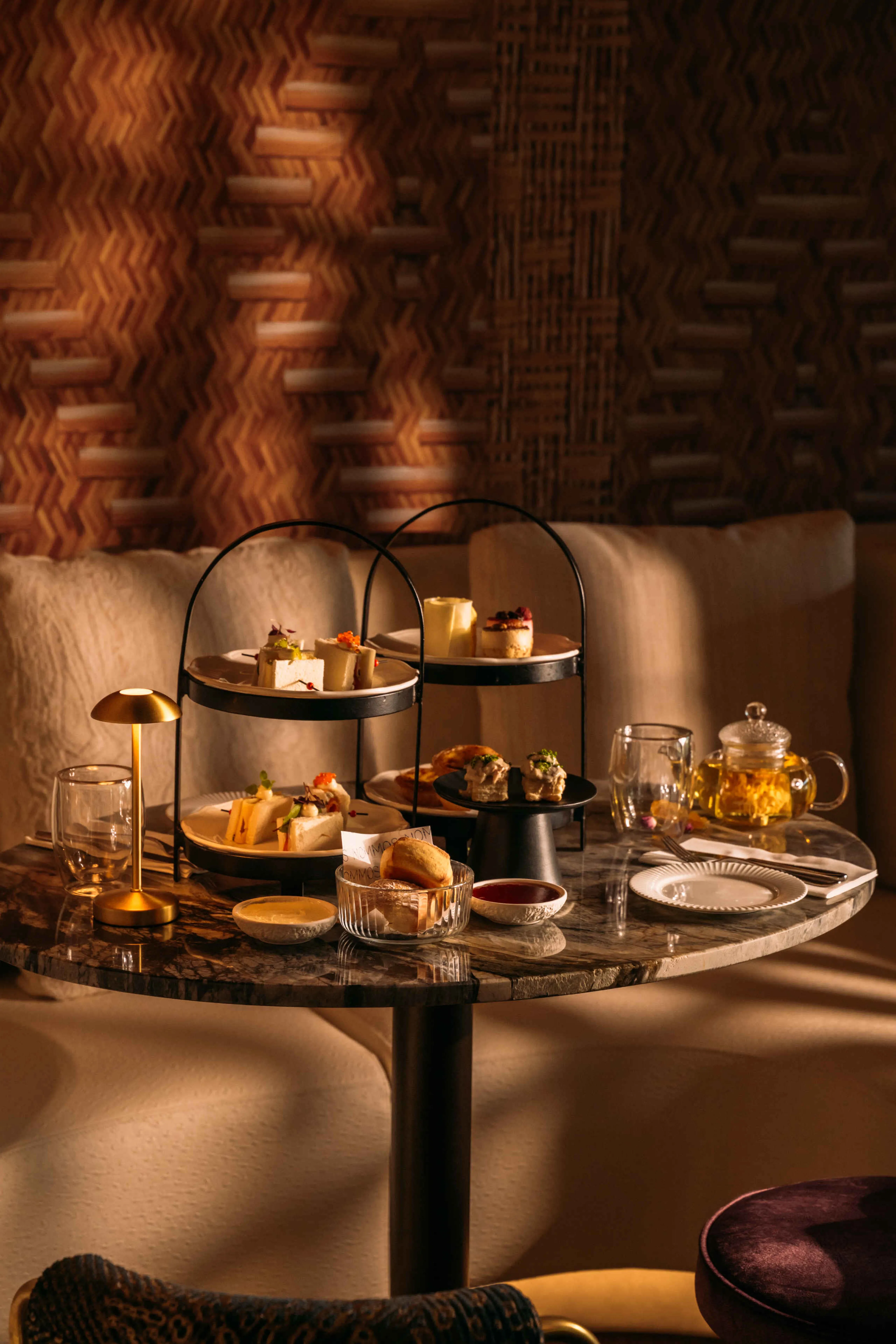 High Tea met gebak, broodjes en thee in Bar & Restaurant Nommos in Beekse Bergen