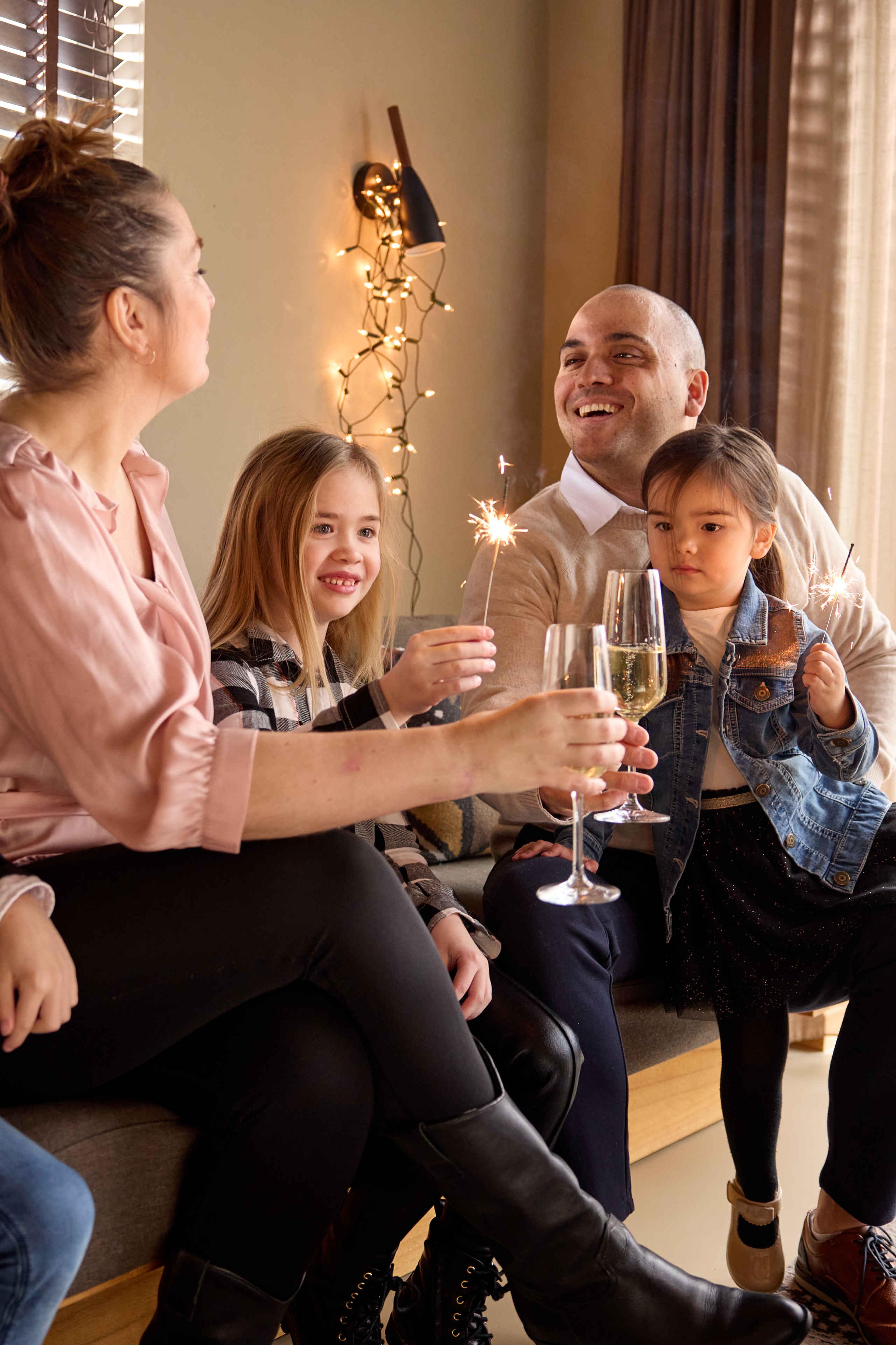 Kinderen met ouders hebben sterretjes en champagne op Safari Resort Beekse Bergen