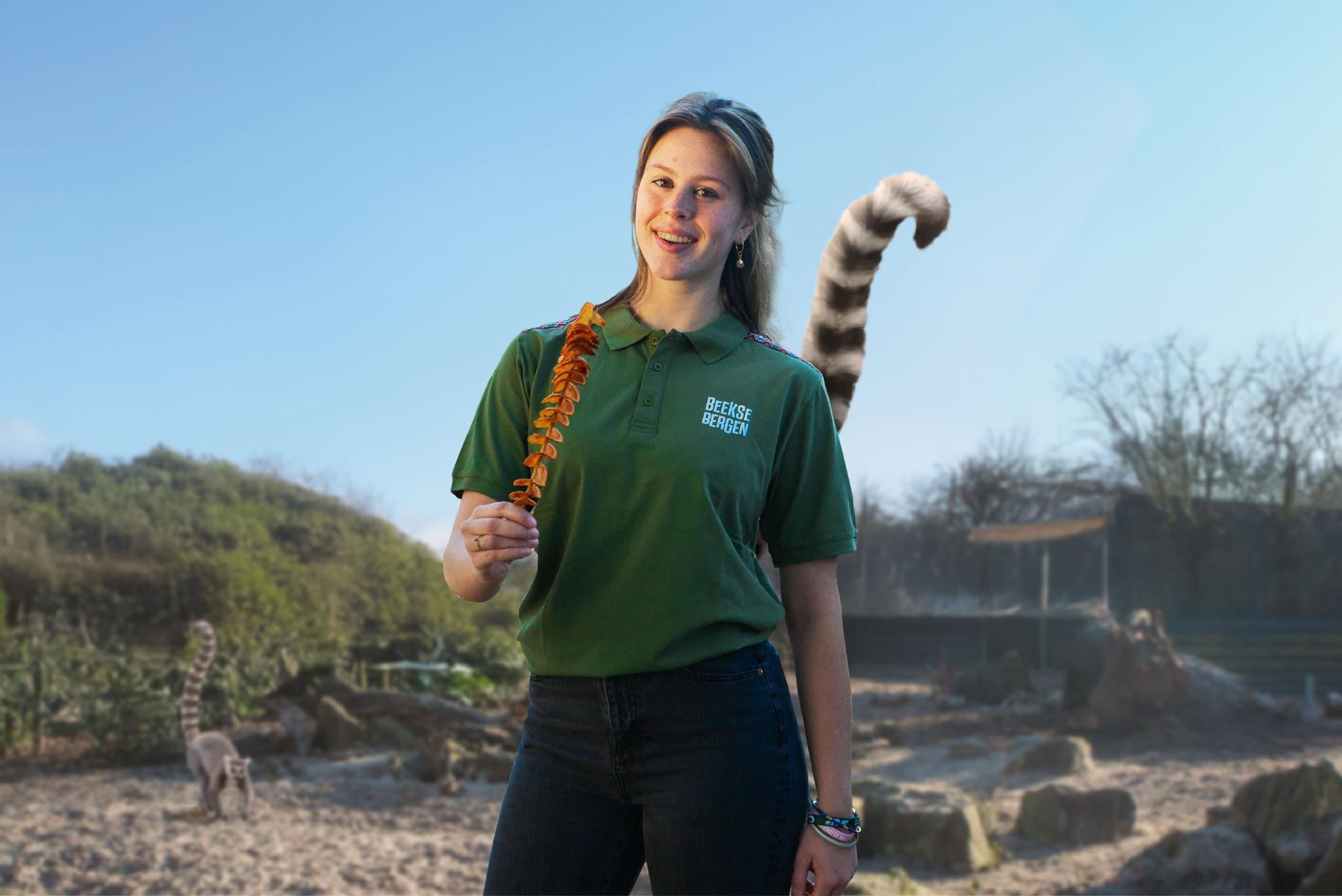 Medewerkster horeca voor campagne 'Werken in het wild'