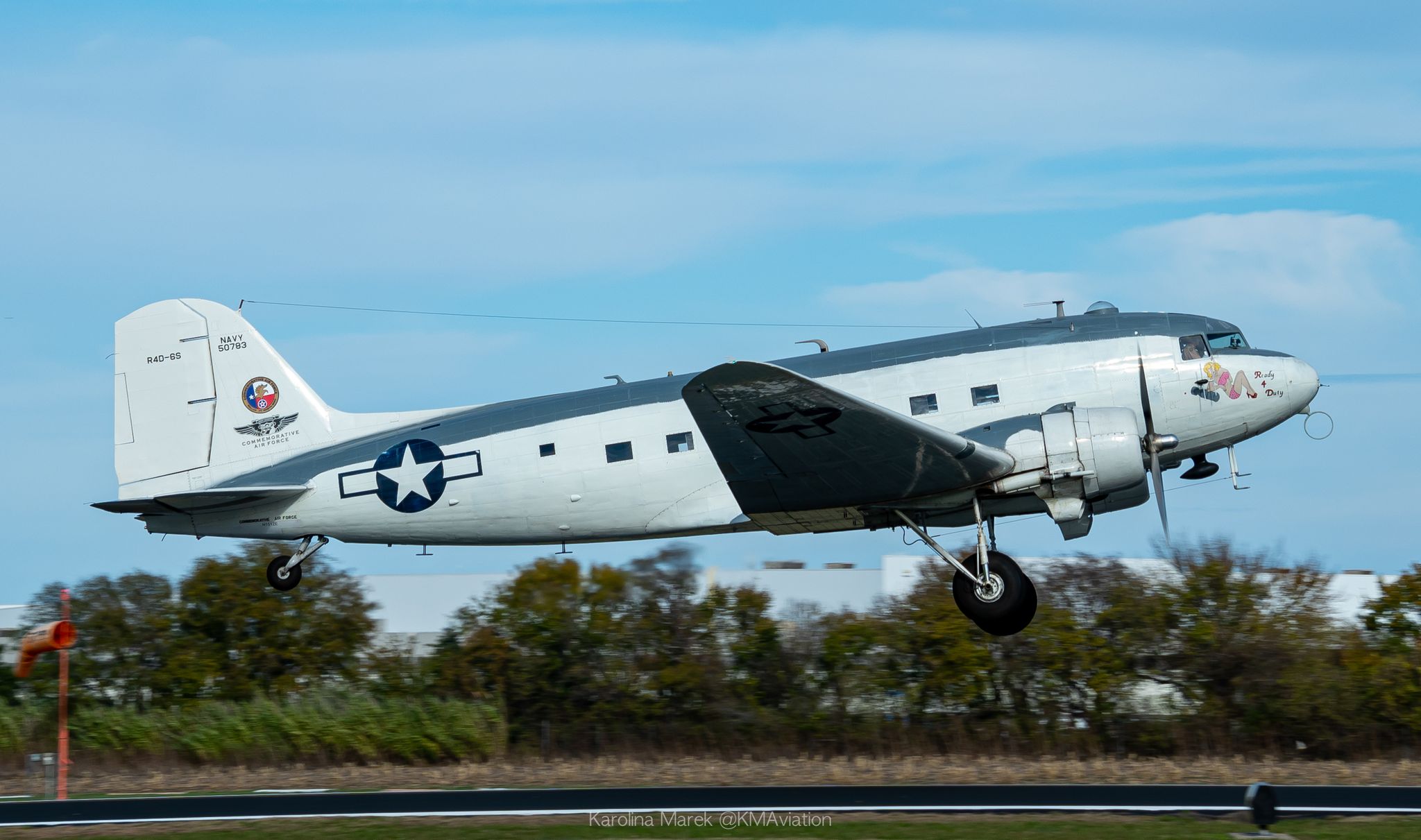 De Dakota DC-3 tijdens een landing
