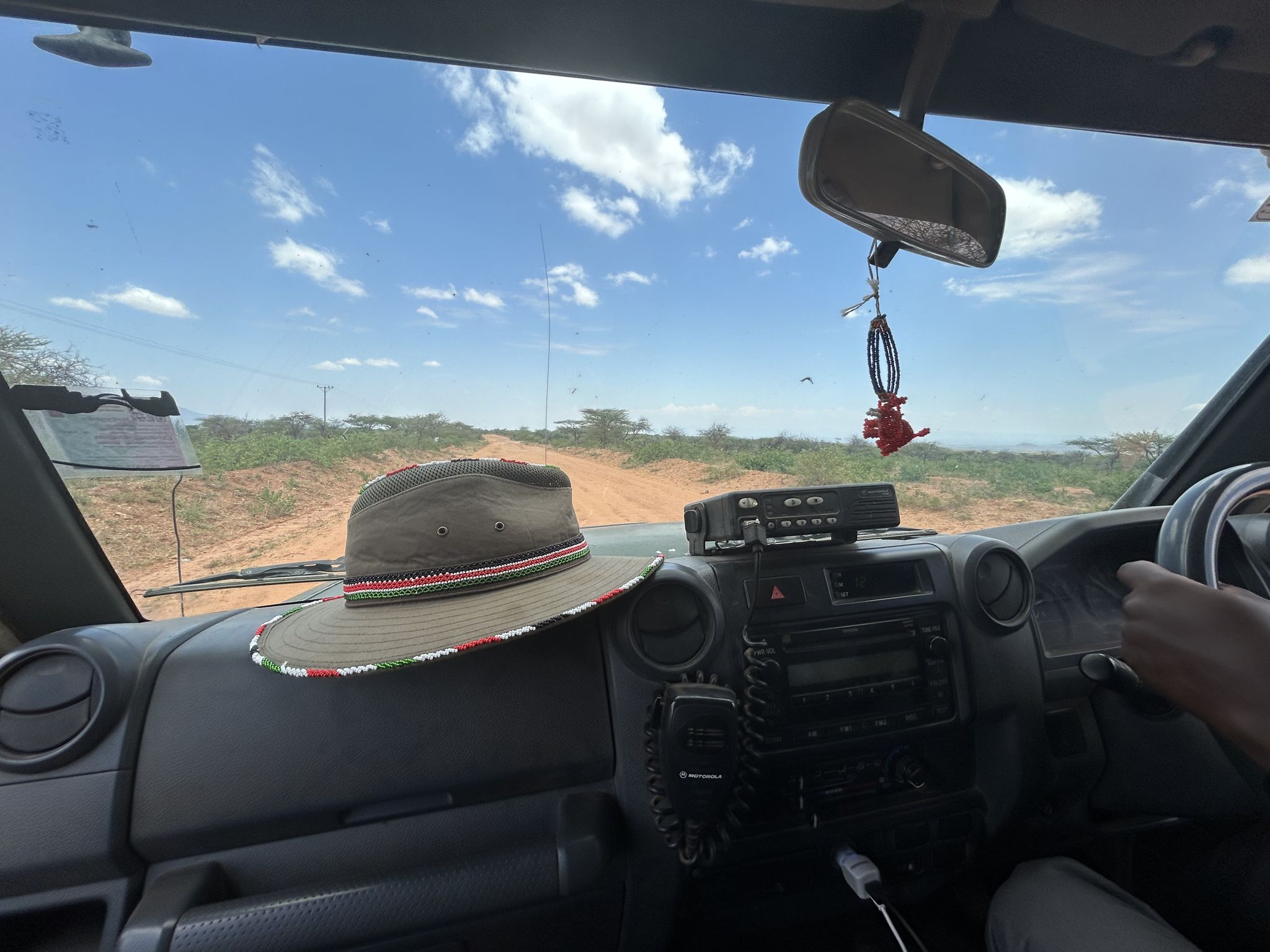 Klaas-Jan, Yvonne en Save The Elephants onderweg naar Samburu.
