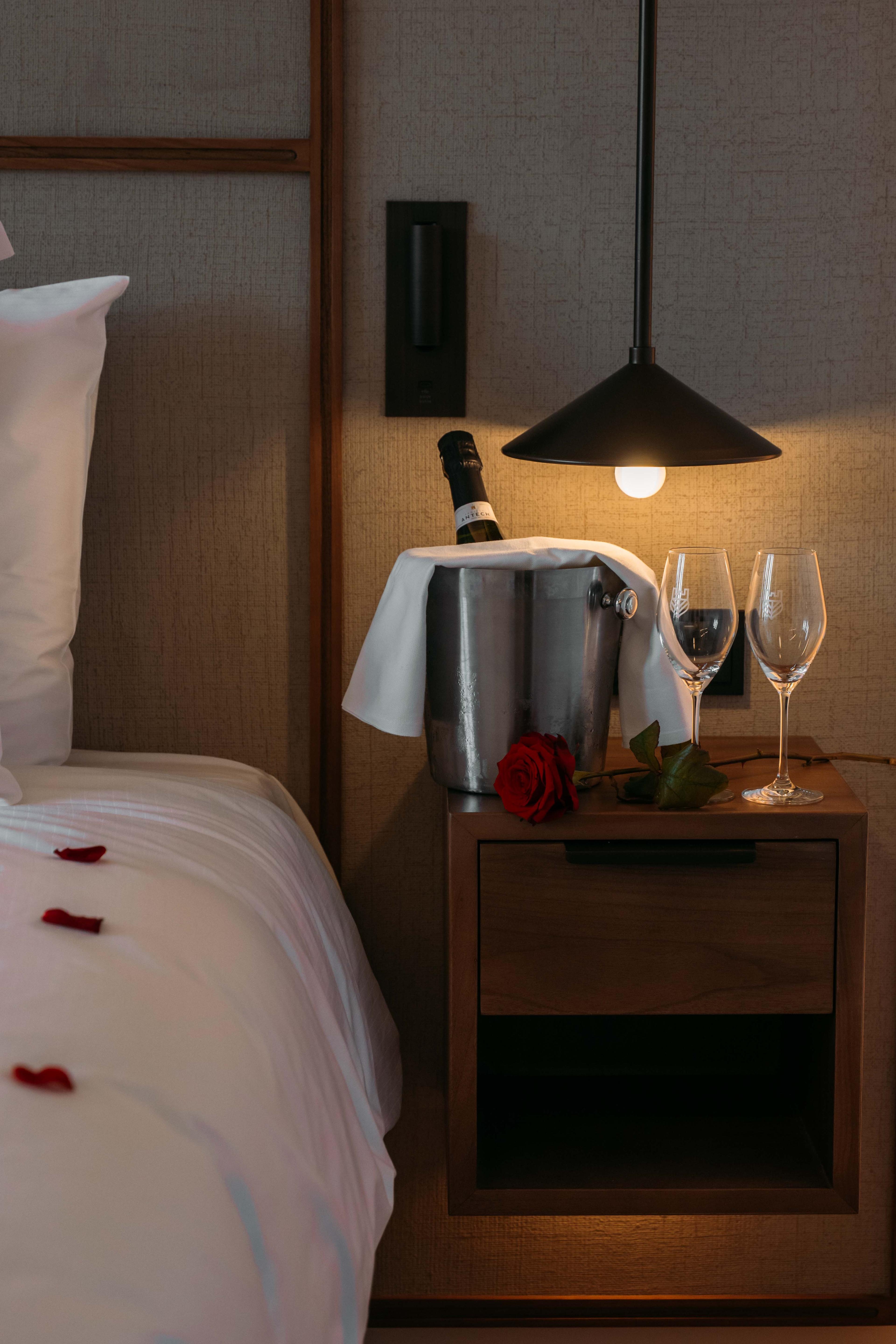 Overnachting met champagne op kamer in Kasteel Steenenburg