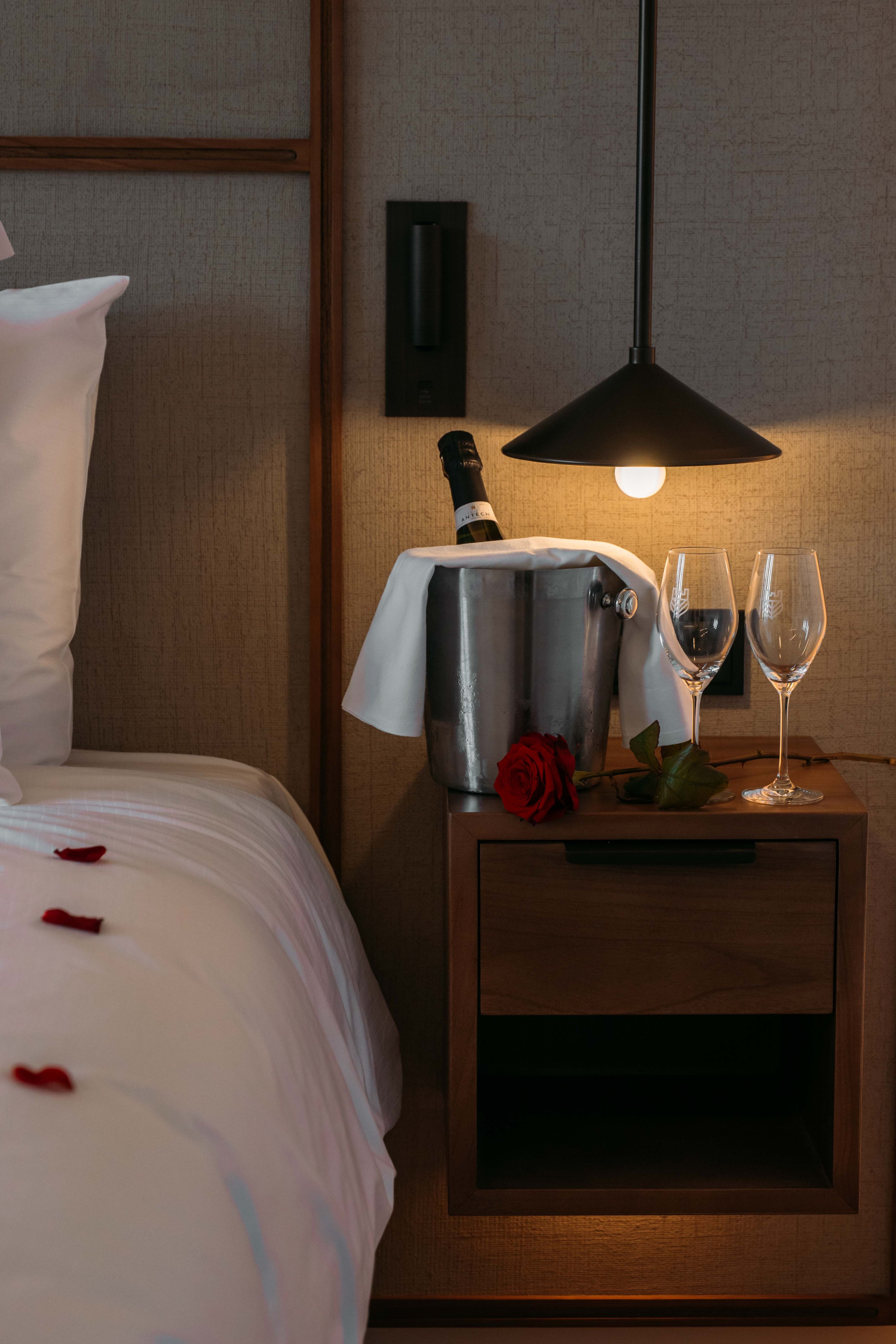 Overnachting met champagne op kamer in Kasteel Steenenburg