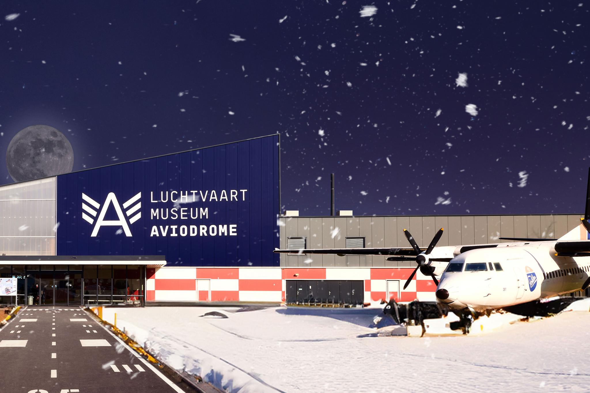 De entree van Aviodrome in een winterse setting