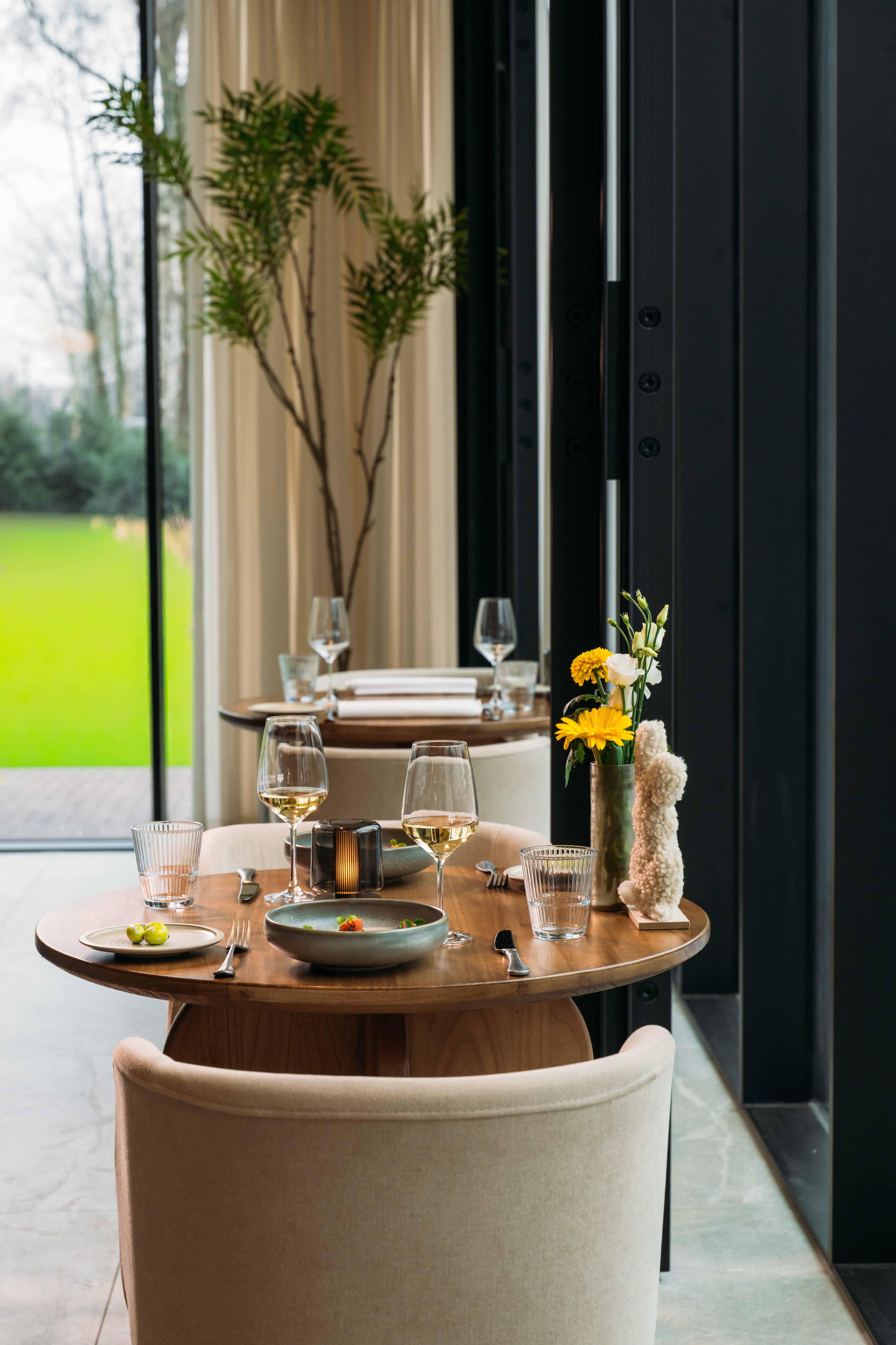 Tafelsetting in de Orangerie in Kasteel Steenenburg