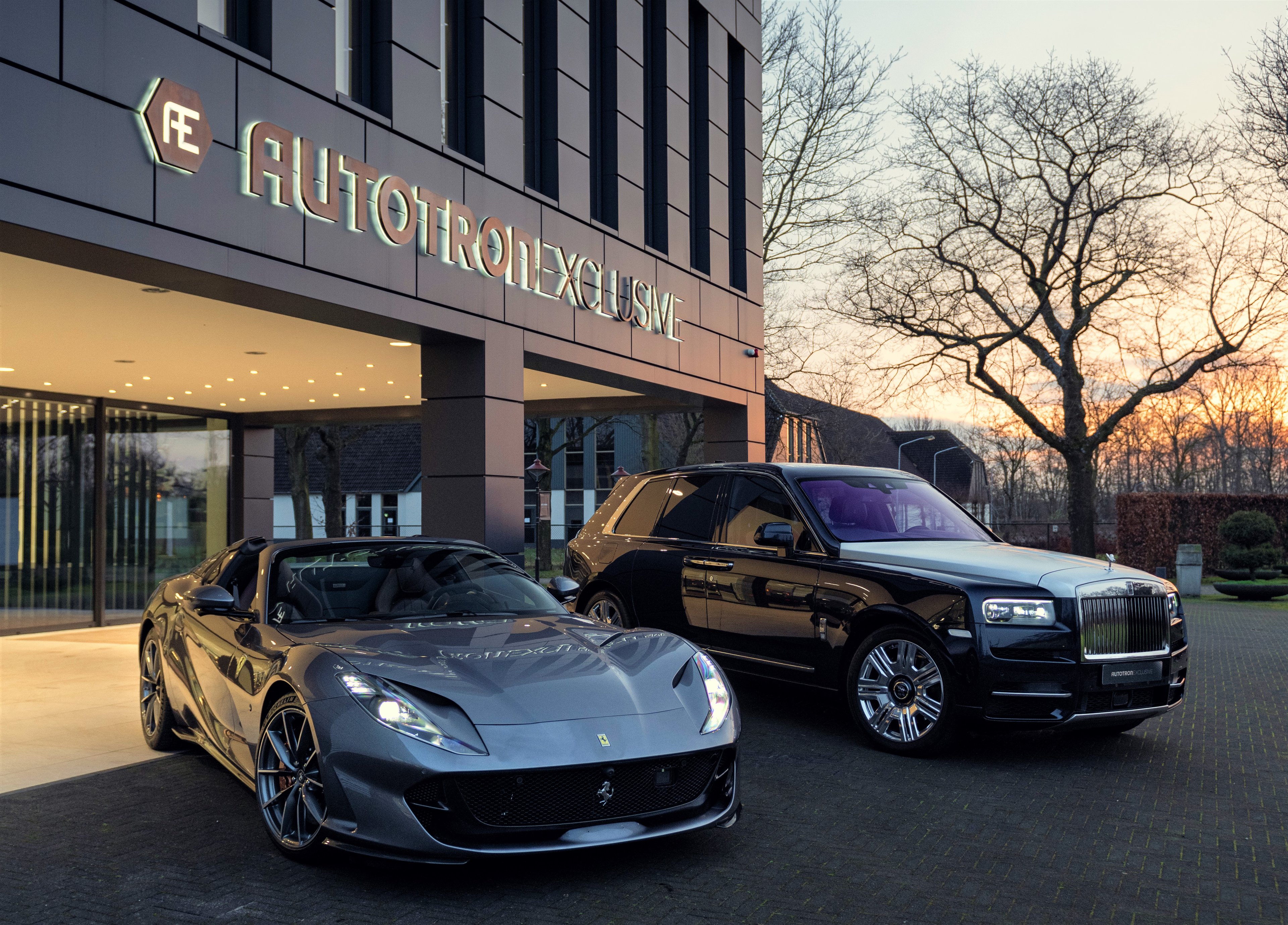 Voorzijde van de showroom van Autotron Exclusive