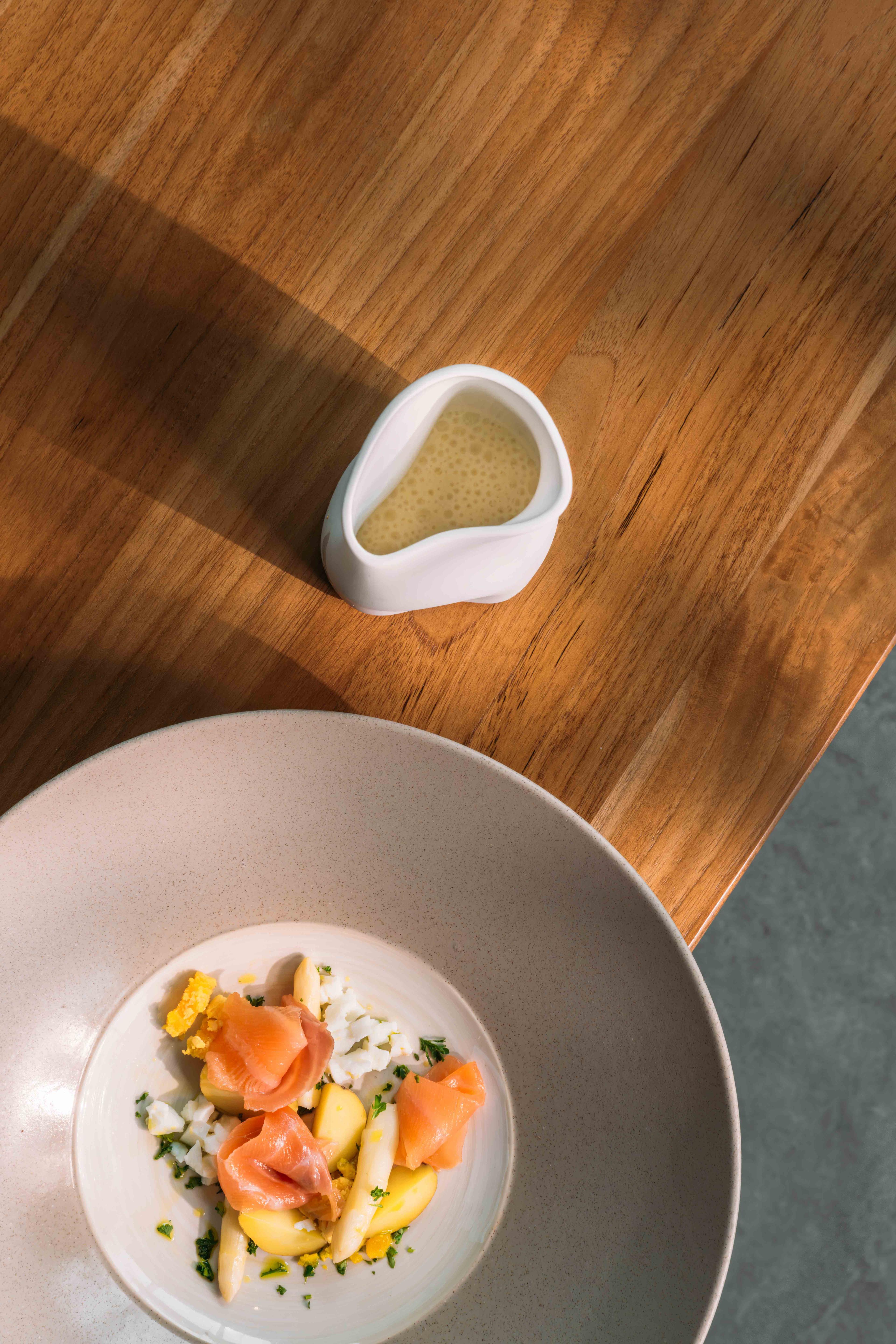 Gerecht asperget in de Orangerie Steenenburg in Kasteel Steenenburg