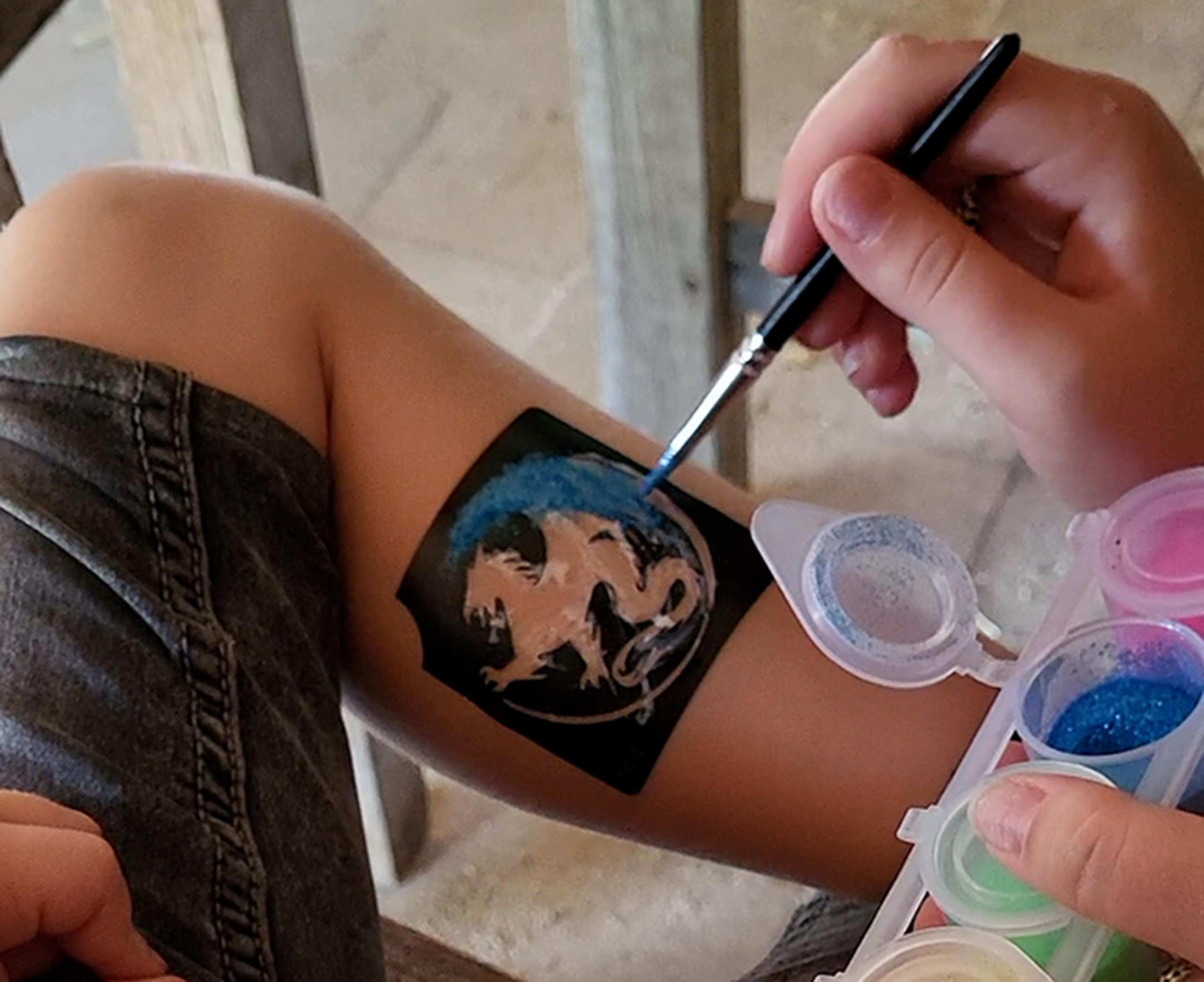 Schminken glittertattoo herfstvakantie AquaZoo Leeuwarden