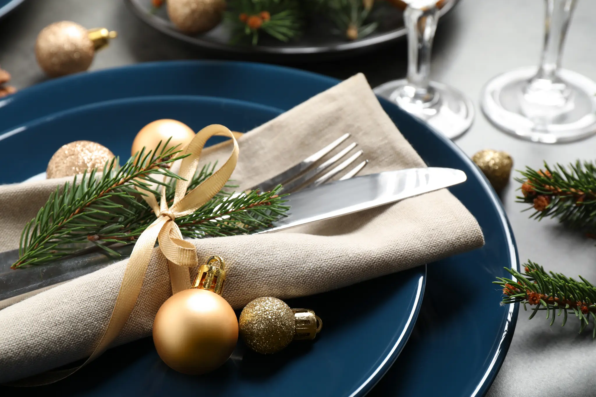 Gedekte tafel tijdens kerst in Kasteel Steenenburg