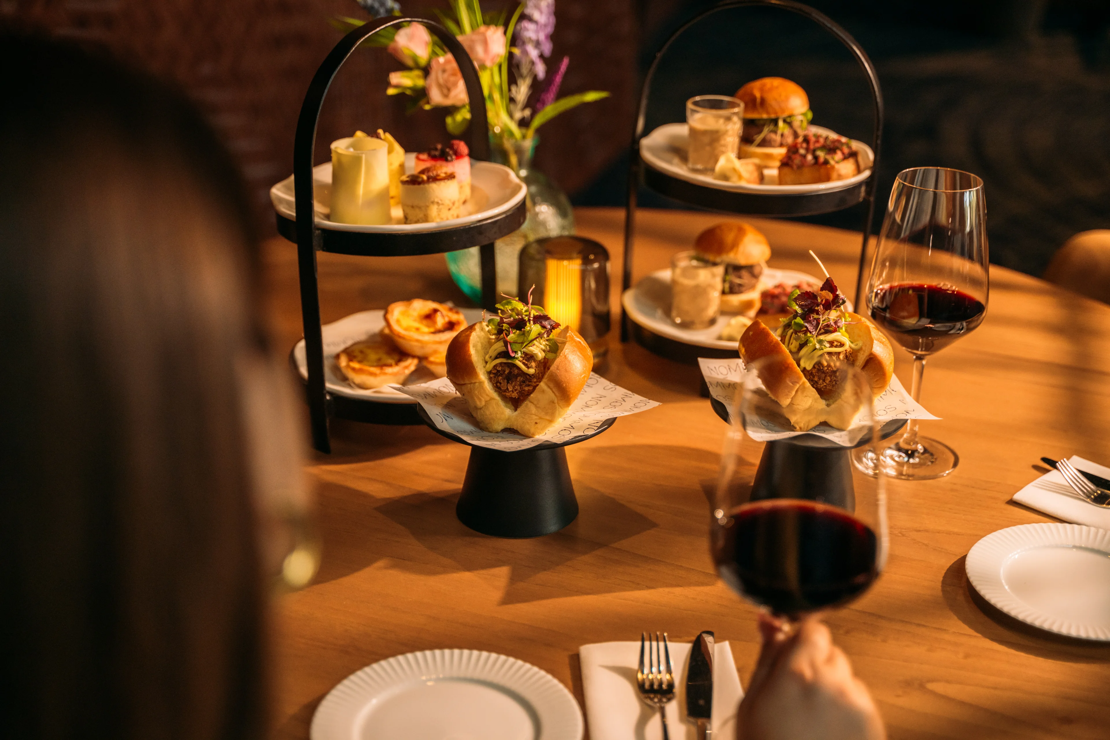 High wine bij Bar & Restaurant Nommos.