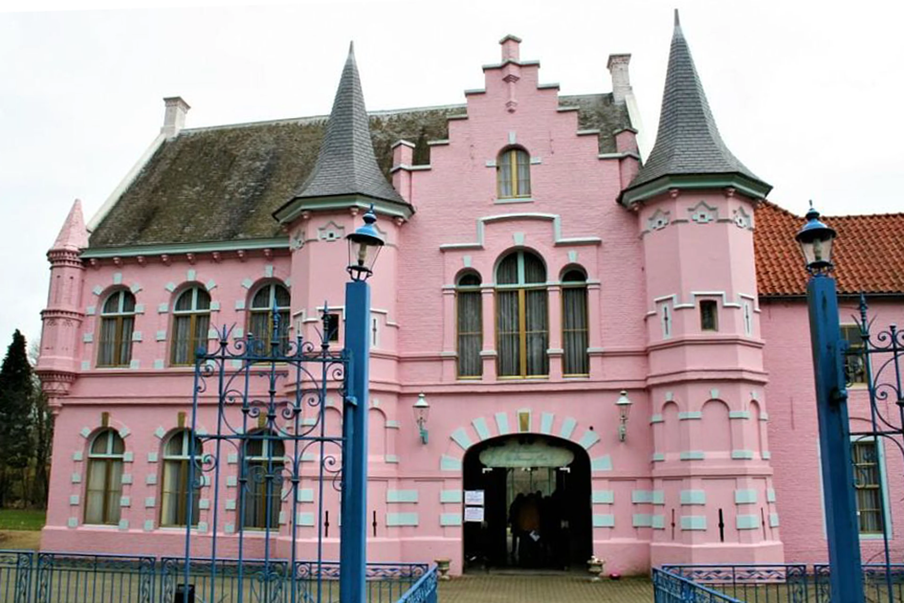 Het roze kasteel van het Land van Ooit februari 2018 Kasteel Steenenburg